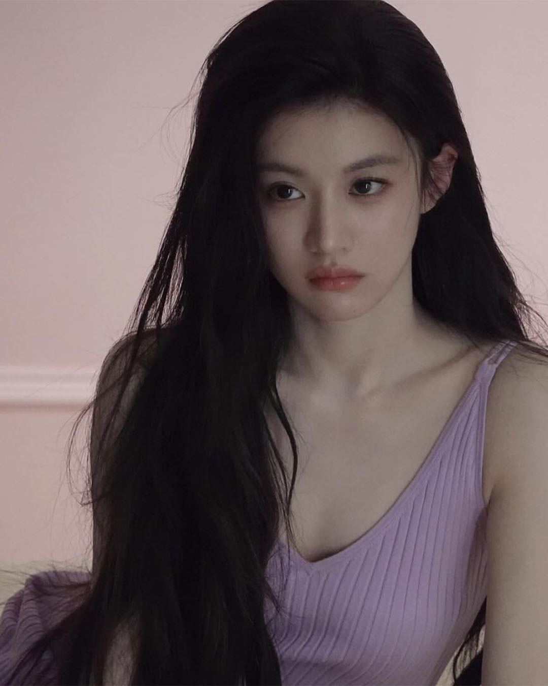 고윤정의 초밀착핏 원피스룩🖤🤍 이미지3