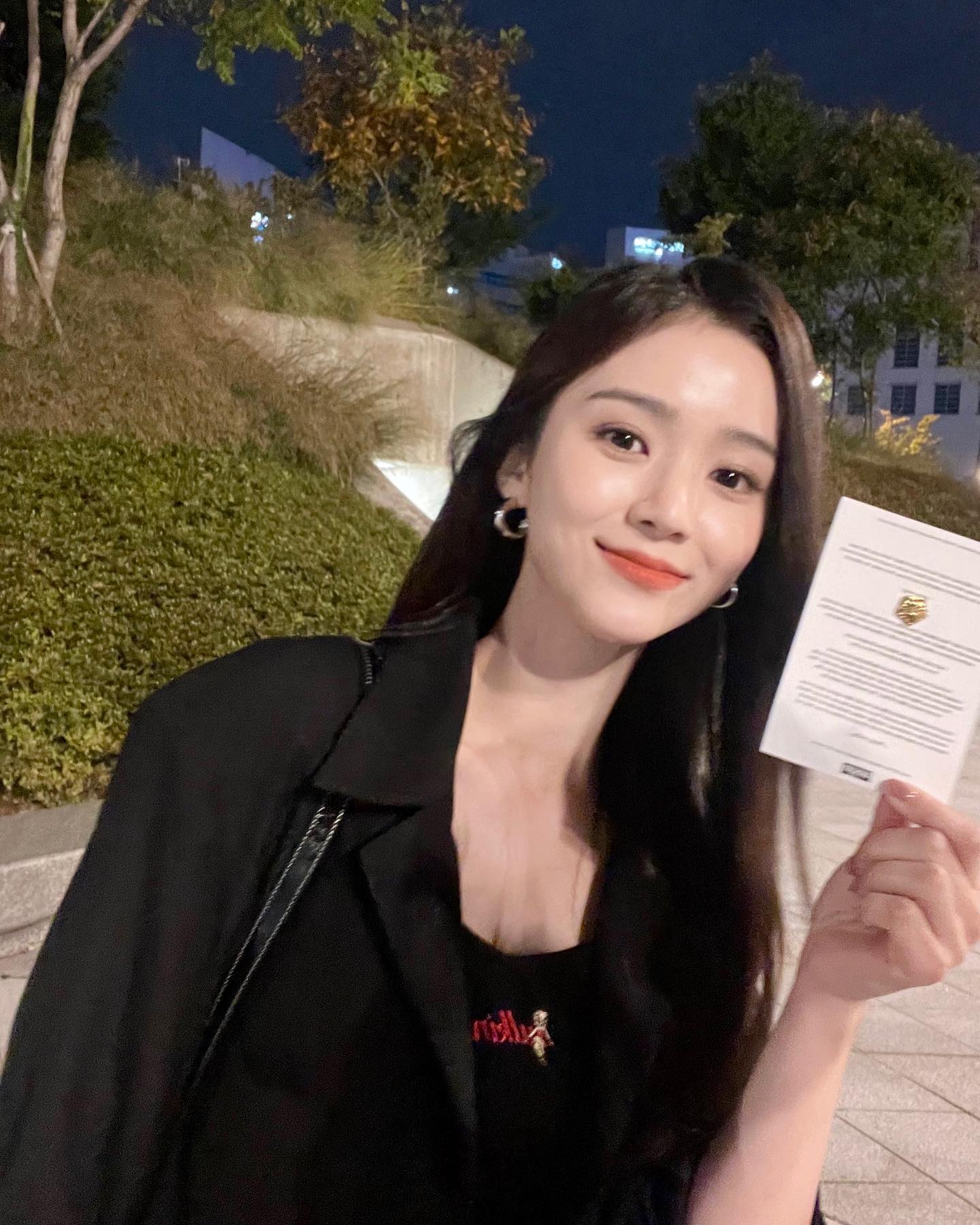 선업튀 일진언니👩‍🦰❤️@오세영
실제 모습이랑 너무 다른데🫢 존예잖아..💖 이미지2