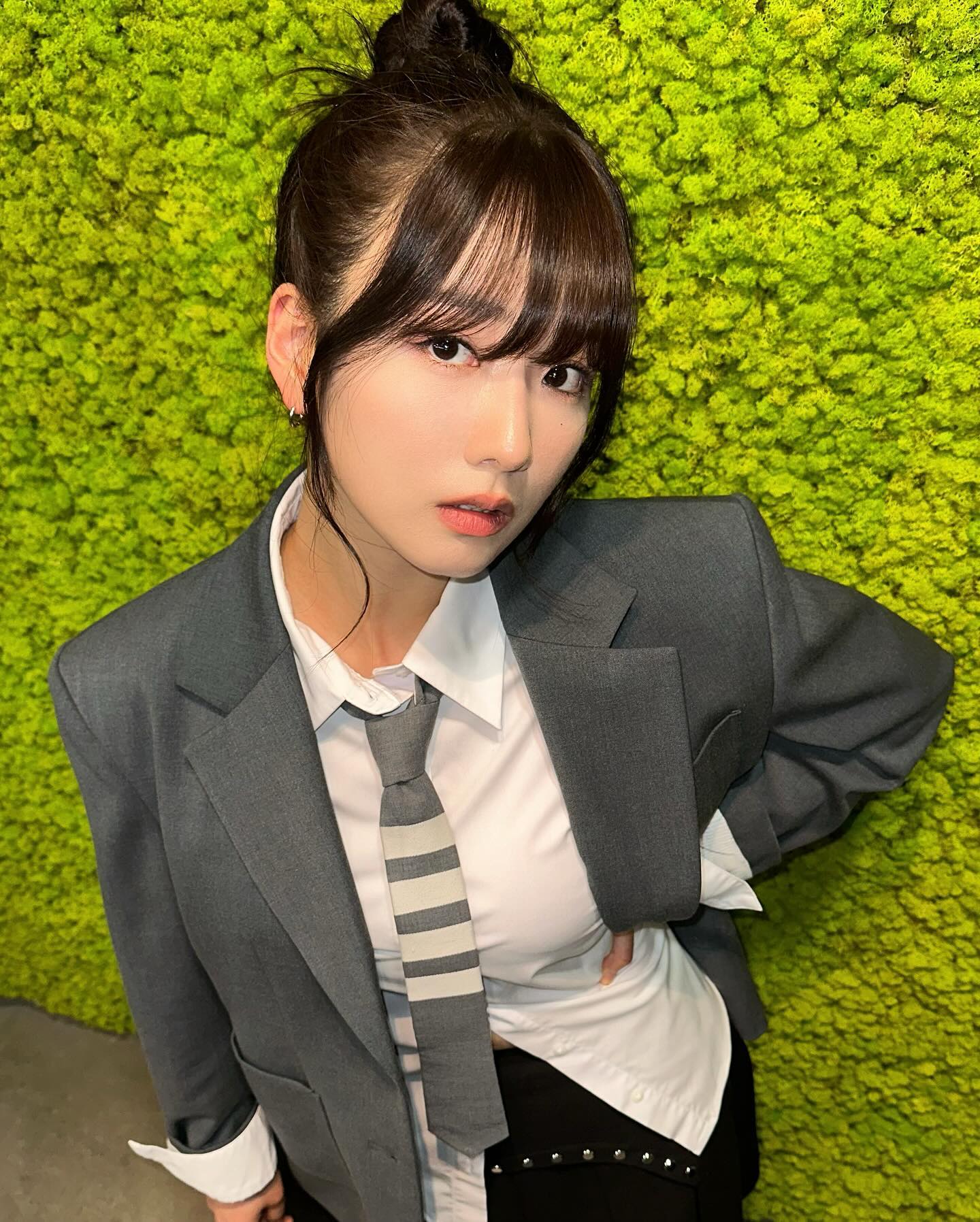 윤보미❤️라도👩🏻‍❤️‍👨🏻2500일 열애중?

에이핑크 멤버 윤보미(30)과 스테이씨 프로듀서 겸 작곡가 라도(39)가 2500일째 사랑을 이어가고 있다는 소식입니다. 디스패치에 따르면 둘은 2017년 4월부터 인연이 시작되어 8년째 열애 중이라고 하는데요. 라도가 작사, 작곡, 편곡한 에이핑크 정규 3집 타이틀곡 '내가 설렐 수 있게' 작업에서 작곡가와 보컬로 처음 만나 인연을 맺었다고 하죠.

한편, 양측 소속사는 열애 소식에 대해 확인 중이라고 입장을 전했습니다.  이미지