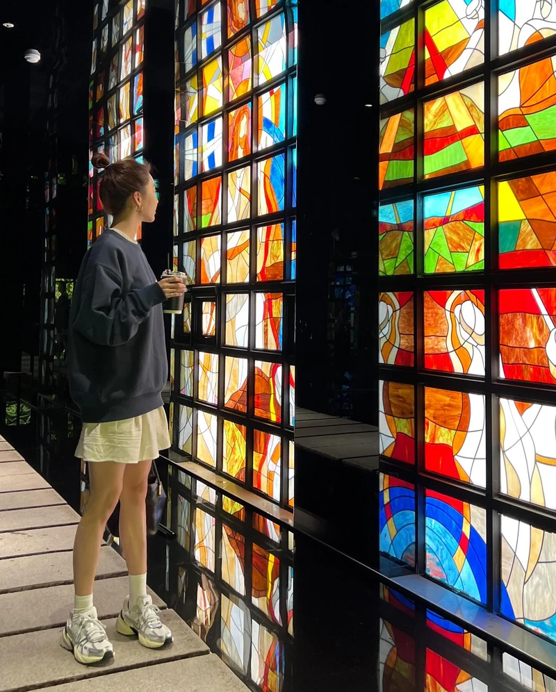 이번 주말 꼭 챙겨야 할 필수템✔️
화이트 스커트🤍 러블리 무드부터 캐주얼 스타일링까지 참고🫶🏻 이미지2