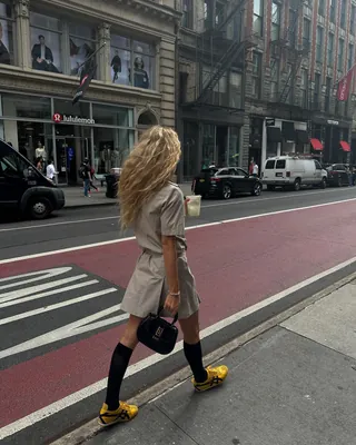 여름엔 원피스에 컬러풀 운동화🌈
러블리한 원피스룩에 힙하고 편한 마무리✔️ 스니커즈 모음👟
1. 오니츠카 타이거 멕시코 66 옐로우 블랙
2. 아디다스 핸드볼 스페지알 레드
3. 푸마 스피드캣 LS 하이 리스크 레드 화이트
4. 아디다스 가젤 다크 그린 크림 화이트
5. 아식스 x 앤더슨벨 젤 1090 화이트 오렌지
6. 컨버스 척 70 하이 빈티지 캔버스 울프 그레이
7. 아디다스 스페지알 핸드볼 라이트 블루 이미지