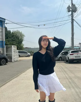 이번 주말 꼭 챙겨야 할 필수템✔️
화이트 스커트🤍 러블리 무드부터 캐주얼 스타일링까지 참고🫶🏻 이미지