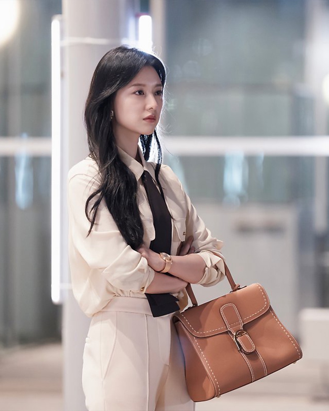 홍해인의 애착가방👜델보 브리앙
깔끔하고 고급진 디자인의 MM 사이즈🏷️가격은 천 만원 대🫢 이미지1