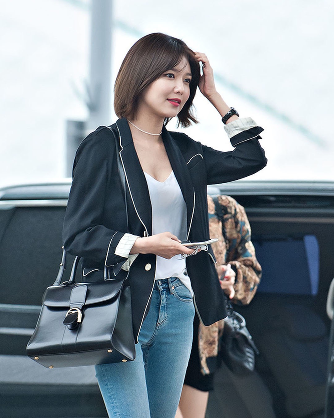 홍해인의 애착가방👜델보 브리앙
깔끔하고 고급진 디자인의 MM 사이즈🏷️가격은 천 만원 대🫢 이미지6
