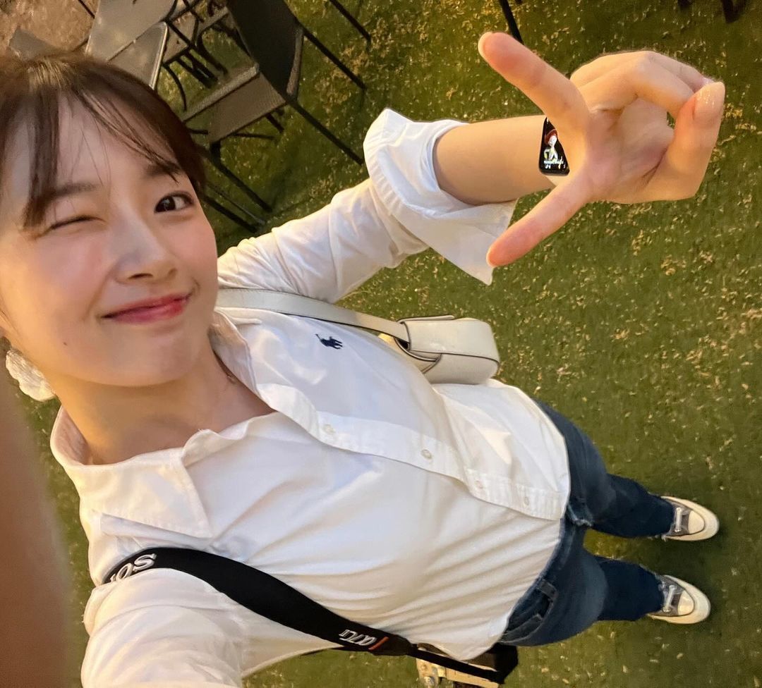 꼬박꼬박 흰셔츠에 청바지🤍💙 이미지