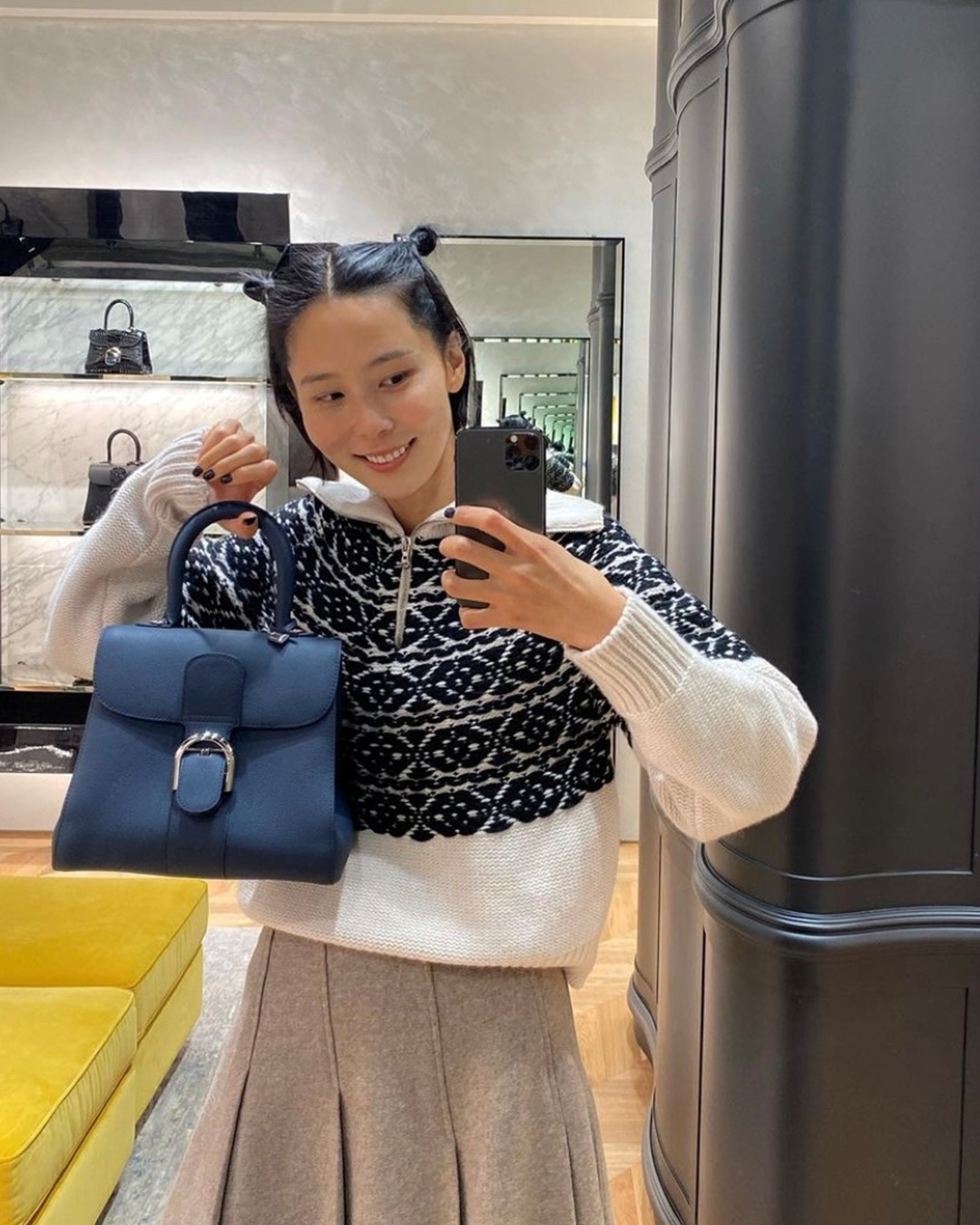 홍해인의 애착가방👜델보 브리앙
깔끔하고 고급진 디자인의 MM 사이즈🏷️가격은 천 만원 대🫢 이미지8