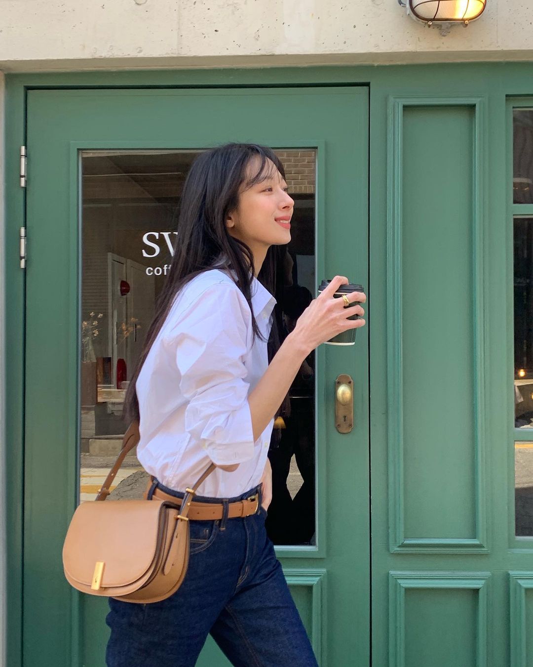 꼬박꼬박 흰셔츠에 청바지🤍💙 이미지