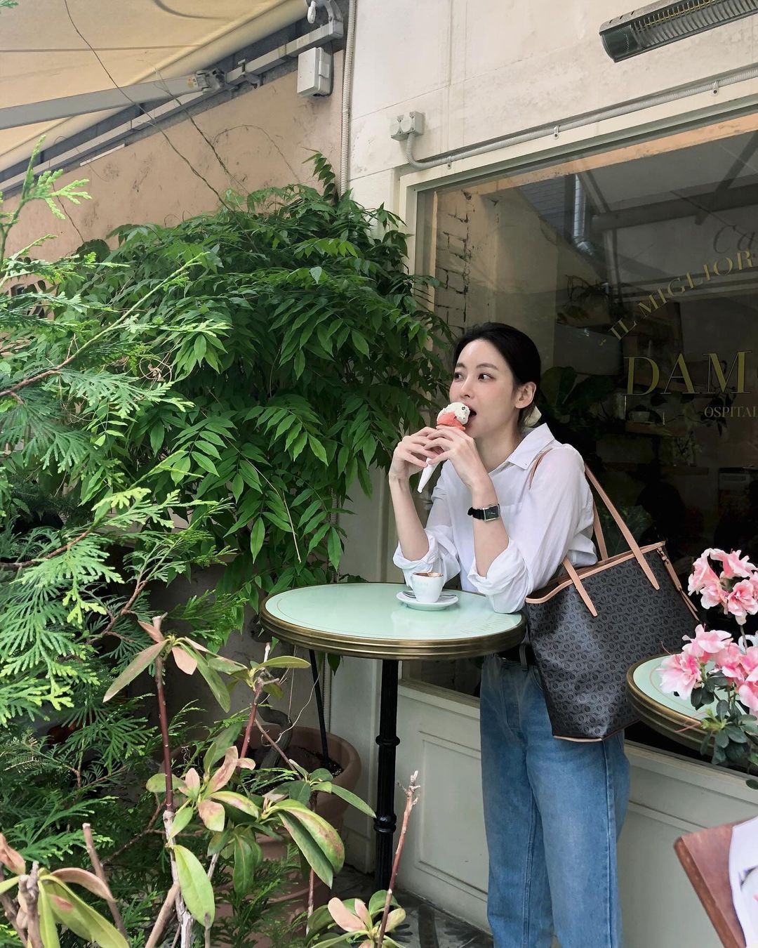 꼬박꼬박 흰셔츠에 청바지🤍💙 이미지