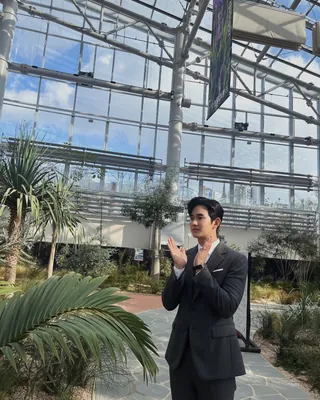 백현우가 불러주는 청혼🤵♂️❤️
배우 김수현(극 중 백현우)이 tvN 주말극 ‘눈물의 여왕’ OST의 마지막을 장식했습니다. 오늘(29일) 정오에 김수현이 직접 부른 ‘눈물의 여왕’의 OST Part.12 ‘청혼’이 발매됐는데요. 이는 김수현이 ‘별에서 온 그대’ 이후 약 10년 만에 OST 가창에 참여한 곡입니다.
각 음원사이트에서 눈물의 여왕 청혼을 김수현의 목소리로 감상해 보세요.🎶 이미지