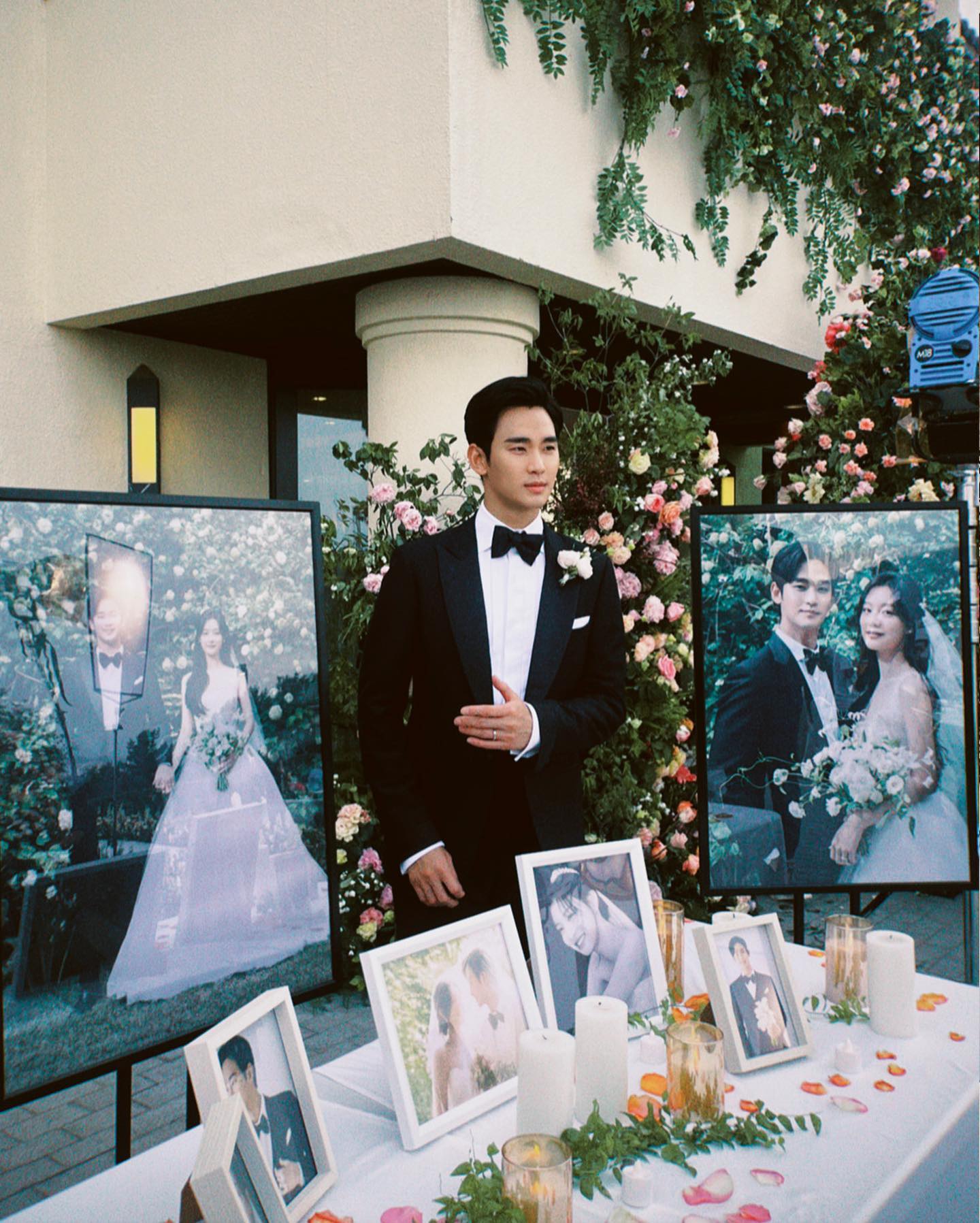 백현우가 불러주는 청혼🤵‍♂️❤️

배우 김수현(극 중 백현우)이 tvN 주말극 ‘눈물의 여왕’ OST의 마지막을 장식했습니다. 오늘(29일) 정오에 김수현이 직접 부른 ‘눈물의 여왕’의 OST Part.12 ‘청혼’이 발매됐는데요. 이는 김수현이 ‘별에서 온 그대’ 이후 약 10년 만에 OST 가창에 참여한 곡입니다. 

각 음원사이트에서 눈물의 여왕 청혼을 김수현의 목소리로 감상해 보세요.🎶 이미지4