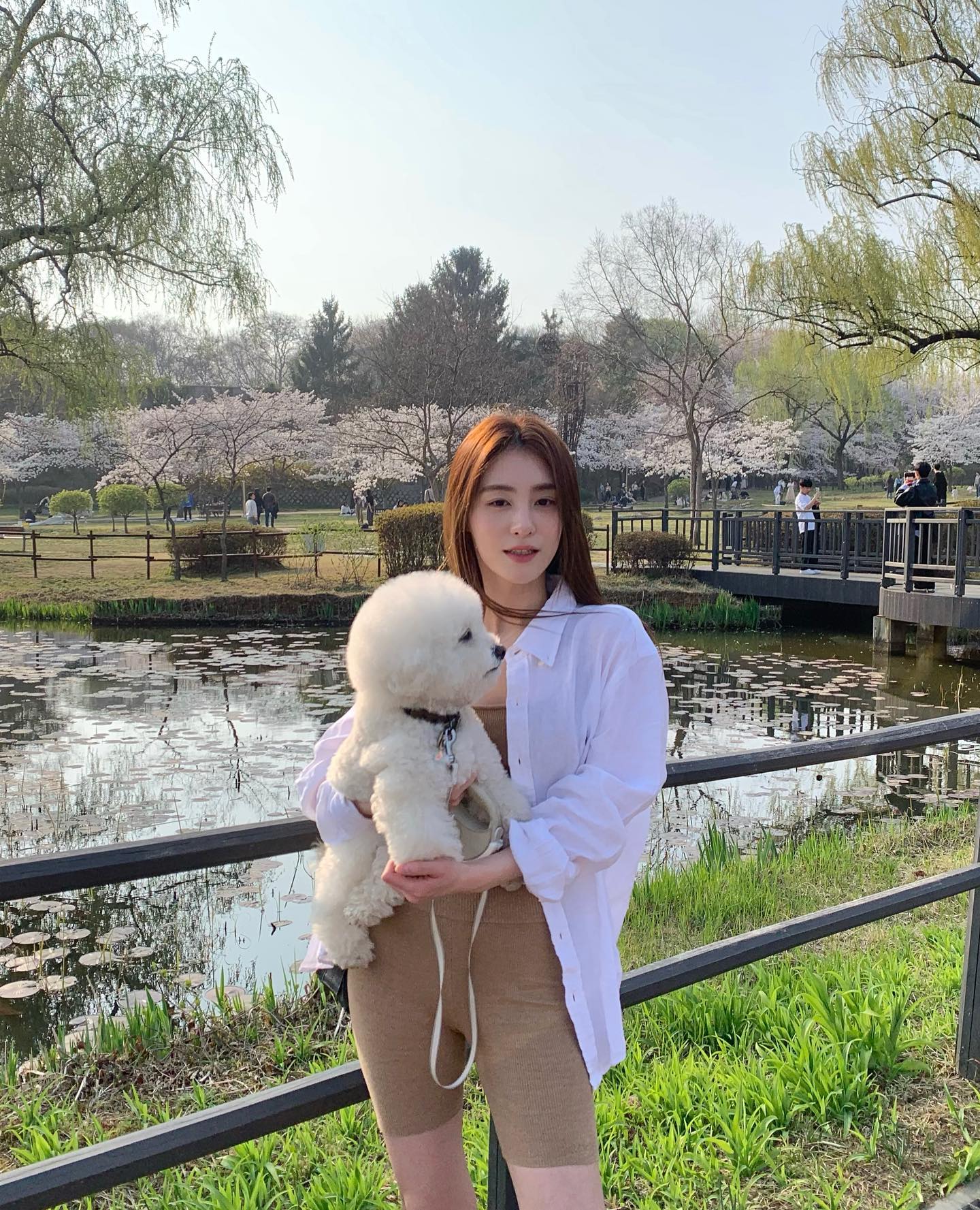 지금은 아우터처럼 셔츠 걸칠 때😉 이미지