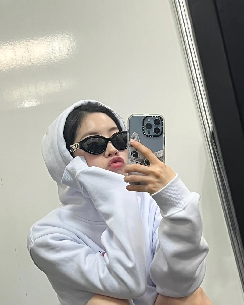 트와이스 다현🤍첫 연기 도전🎬
트와이스의 멤버 다현이 연기에 도전합니다. 2일 동아닷컴은 "다현이 독립 장편 영화 ‘전력질주’ 출연 제의를 받고 연기에 도전할 예정"이라고 전했는데요. 해당 영화는 힐링을 담는 가슴 따뜻한 스포츠드라마 장르라고 하네요. 트와이스 멤버 중 처음으로 배우에 도전하는 다현의 인상적인 연기를 기대해 봅니다. 이미지4