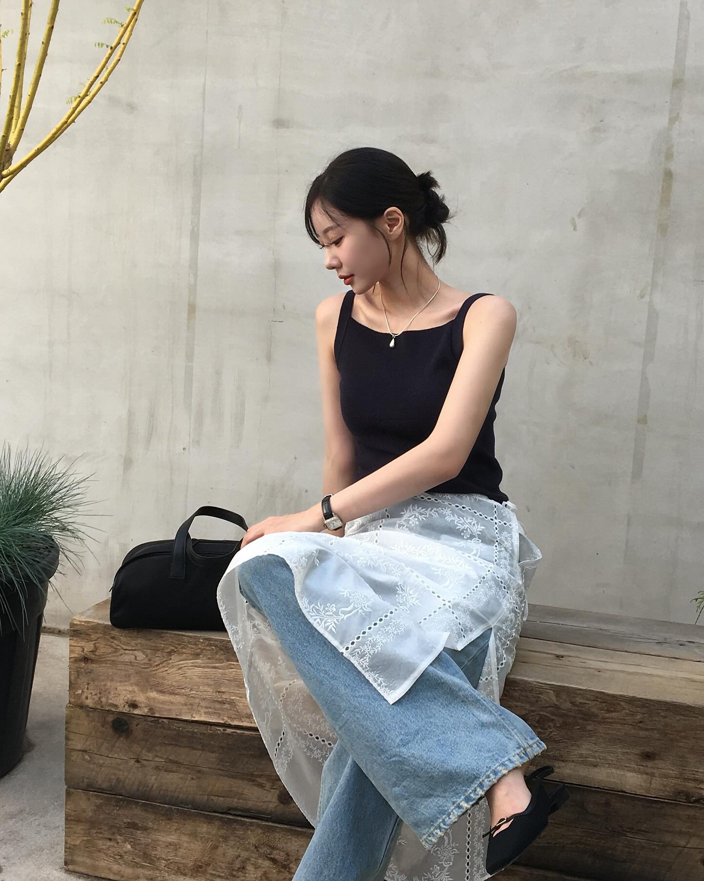 아직 레이스 스커트 없으신 분?🙌
올봄 꼭 챙겨야 할 가장 핫한 트렌드 아이템@레이스 스커트🤍 이미지3