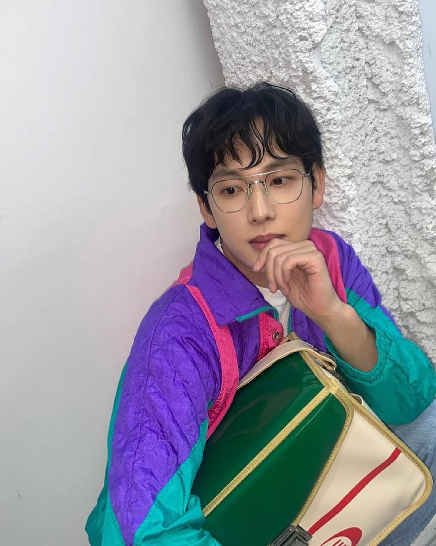 김수현? 남궁민? 류승룡?🤵‍♂️🔥

제60회 백상예술대상 시상식이 오늘(7일) 오후 개최됩니다. 지난 1년간 TV·영화 등에서 활약한 대중문화 예술계 종사자들이 총출동하는 이번 시상식이 더 주목을 받는 쟁쟁한 후보들 때문인데요. 특히 TV 부문 남자 최우수 연기상 경쟁을 놓고 치열한 불꽃 경쟁이 예상됩니다. 최근 tvN 역대 1위 시청률을 기록한 ‘눈물의 여왕'의 김수현부터 지난해 뜨거운 화제작이었던 MBC ‘연인'의 남궁민과 디즈니플러스 ‘무빙'의 류승룡이 강력한 수상 후보로 거론되며 이목이 집중되고 있는데요. 티빙 ‘운수 오진 날'에서 연쇄살인마를 연기한 유연석과 쿠팡플레이 ‘소년시대'에서 온양 찌질이로 연기력을 선보인 임시완도 함께 후보에 이름을 올렸습니다.

한편 시상식은 오늘 오후 5시 JTBC, JTBC2, JTBC4 채널에서 생중계되며 신동엽, 수지, 박보검이 MC를 맡습니다. 이미지8