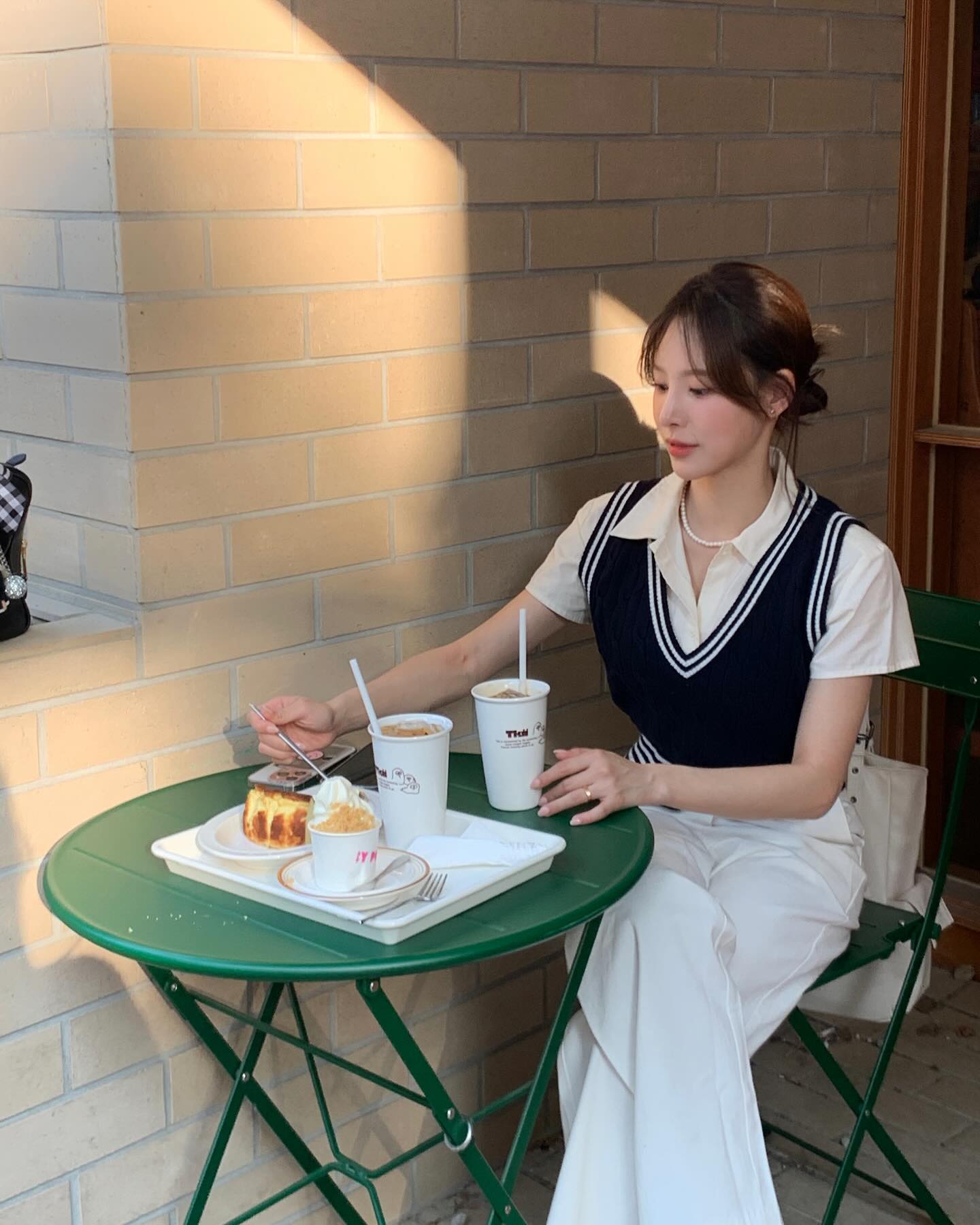 이번주는 깔끔한 화이트팬츠🤍 이미지