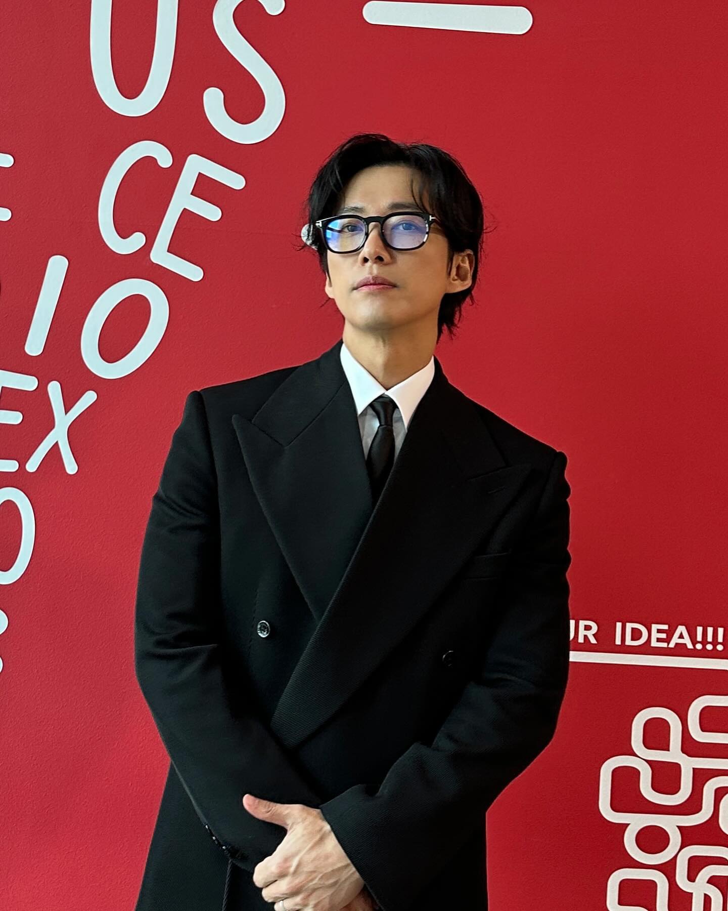 김수현? 남궁민? 류승룡?🤵‍♂️🔥

제60회 백상예술대상 시상식이 오늘(7일) 오후 개최됩니다. 지난 1년간 TV·영화 등에서 활약한 대중문화 예술계 종사자들이 총출동하는 이번 시상식이 더 주목을 받는 쟁쟁한 후보들 때문인데요. 특히 TV 부문 남자 최우수 연기상 경쟁을 놓고 치열한 불꽃 경쟁이 예상됩니다. 최근 tvN 역대 1위 시청률을 기록한 ‘눈물의 여왕'의 김수현부터 지난해 뜨거운 화제작이었던 MBC ‘연인'의 남궁민과 디즈니플러스 ‘무빙'의 류승룡이 강력한 수상 후보로 거론되며 이목이 집중되고 있는데요. 티빙 ‘운수 오진 날'에서 연쇄살인마를 연기한 유연석과 쿠팡플레이 ‘소년시대'에서 온양 찌질이로 연기력을 선보인 임시완도 함께 후보에 이름을 올렸습니다.

한편 시상식은 오늘 오후 5시 JTBC, JTBC2, JTBC4 채널에서 생중계되며 신동엽, 수지, 박보검이 MC를 맡습니다. 이미지2
