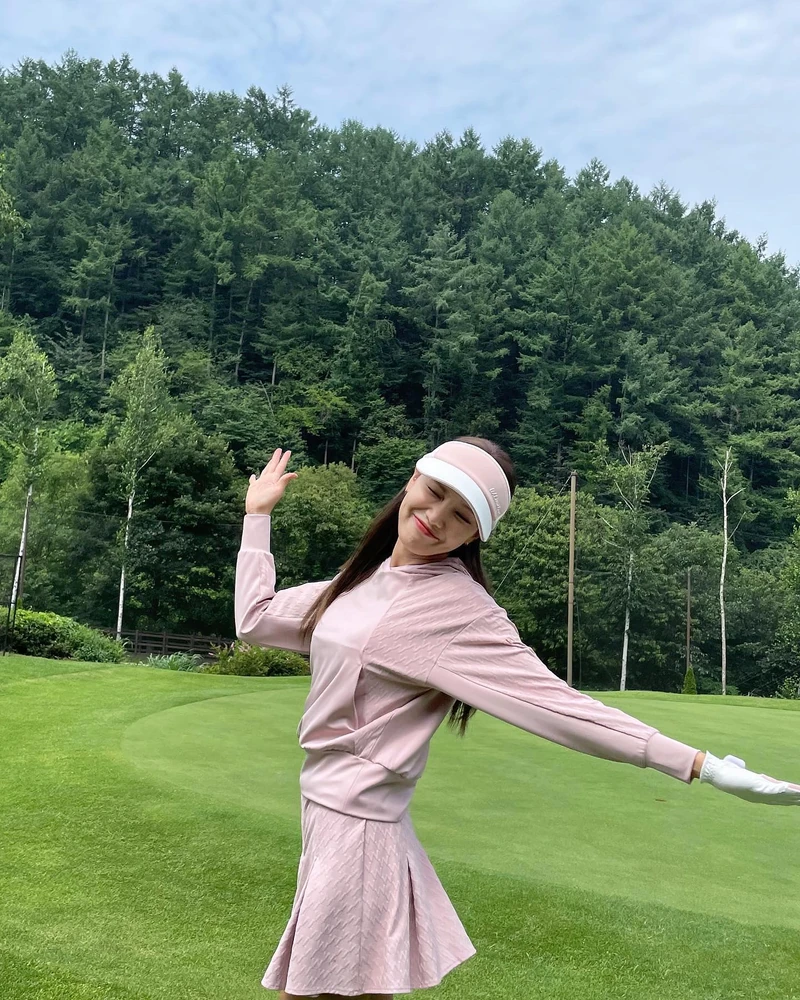 라운딩 갈 때⛳️ 셀럽 골프룩 참고 이미지2