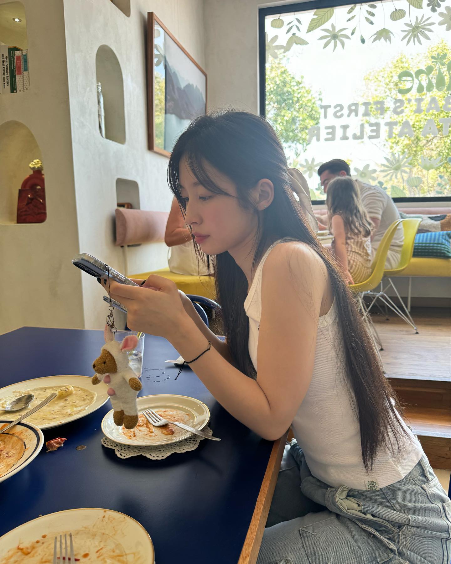 휴가때 참고해!💛🩵민소매 코디 이미지