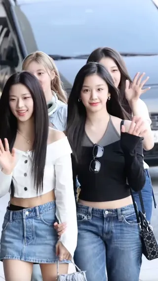베이비몬스터의 공항룩 키워드는 @데님👖청바지부터 데님스커트까지 데일리한 코디 참고✔️ 이미지