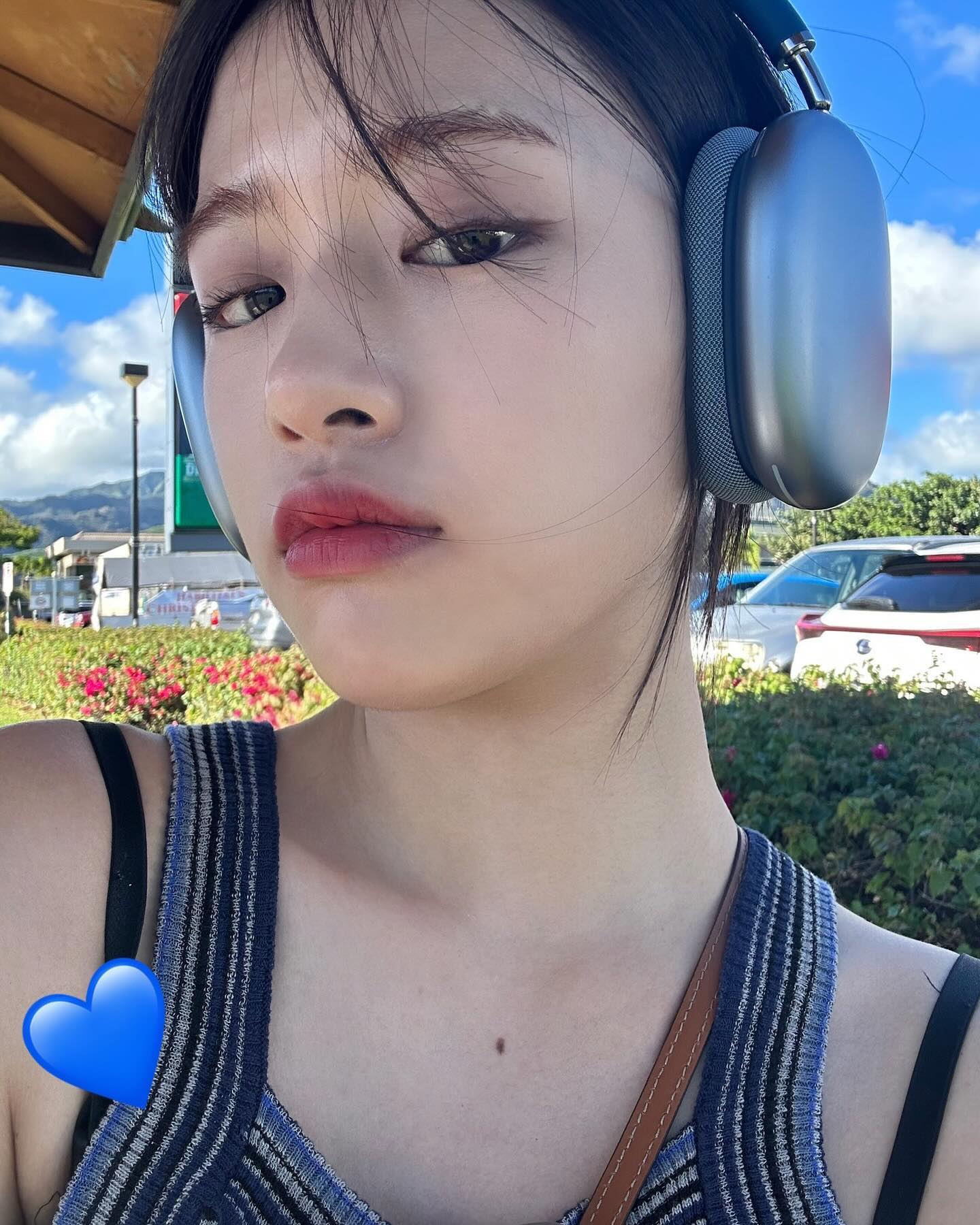 헤드폰 하나로 쿨한 무드 완성🎧✨ 이미지2