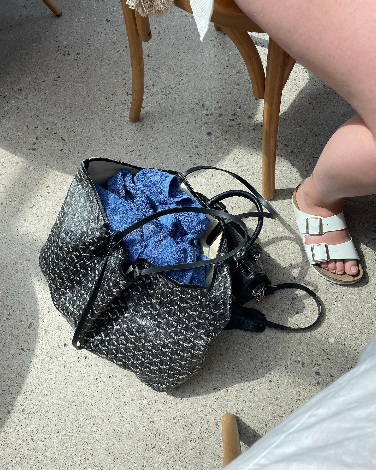 여성들의 여행백 워너비✈️@고야드
넉넉한 수납공간과 클래식한 모노그램✔️고야드 생루이백👜 이미지8