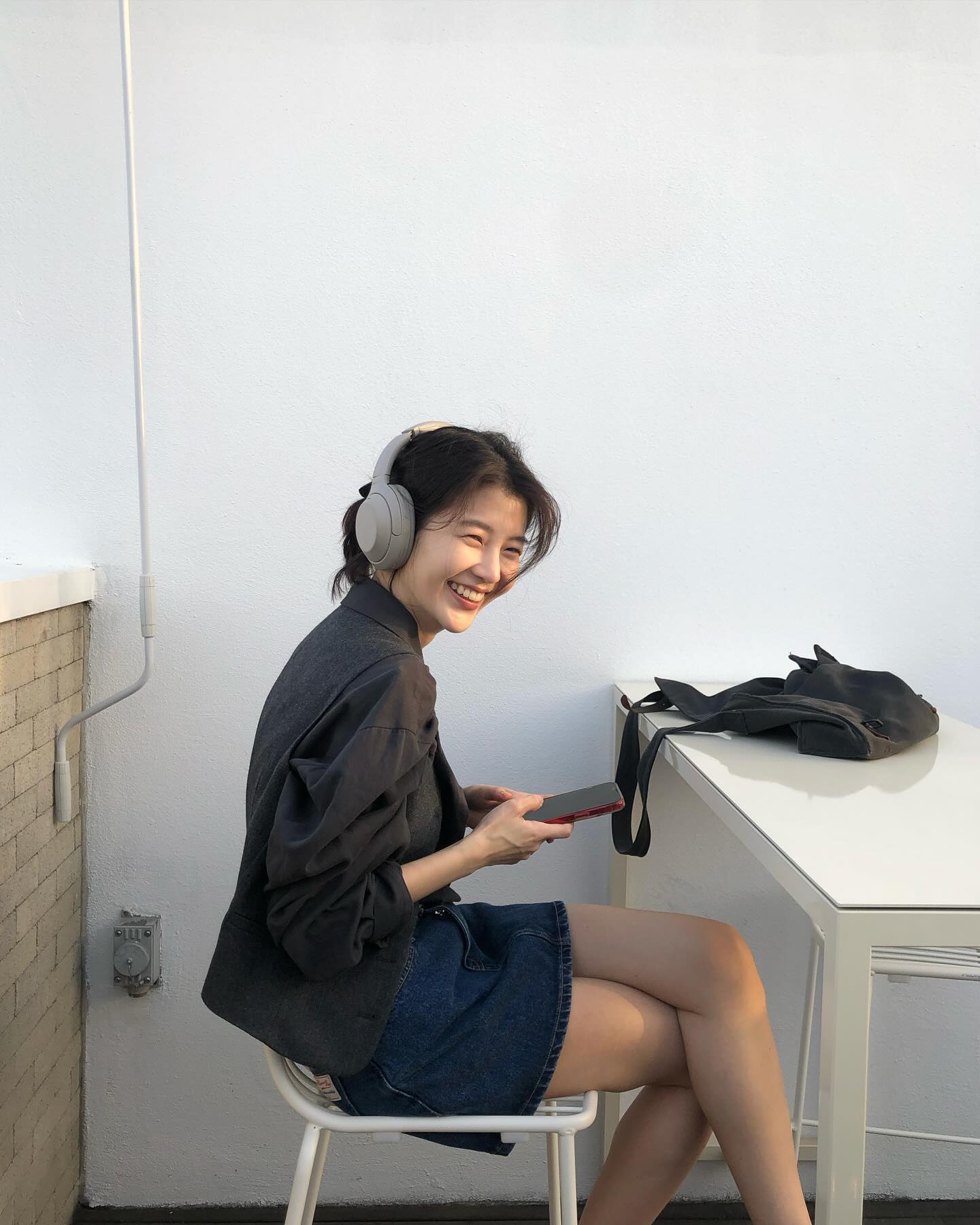 헤드폰 하나로 쿨한 무드 완성🎧✨ 이미지3