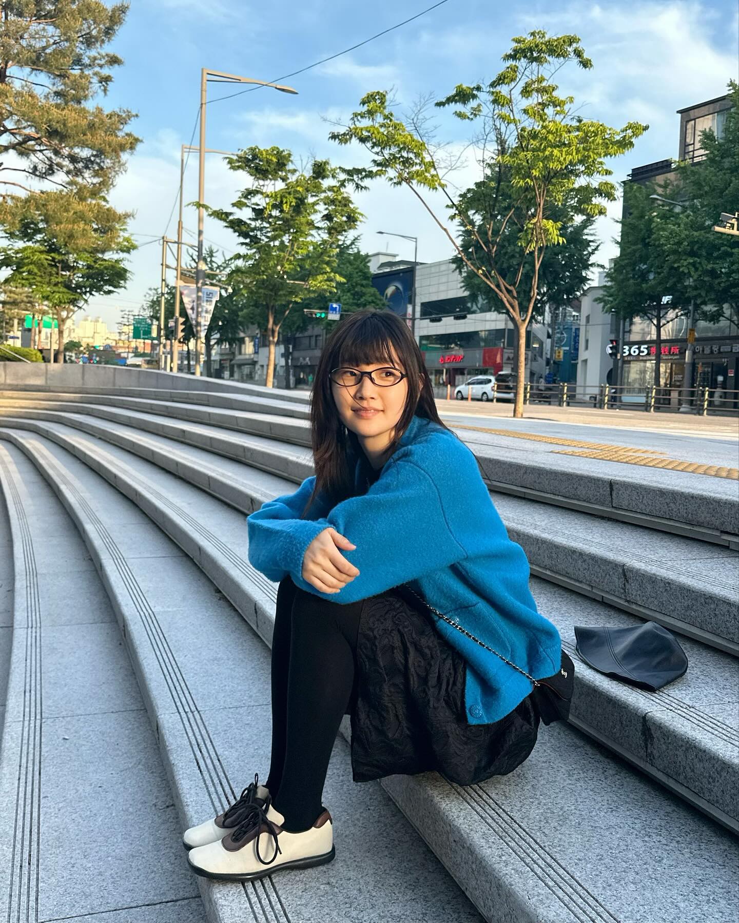 박소담의 발끝은 특별하다👟✨
운동화부터 구두까지 박소담이 선택한 신발 브랜드 9🤎🤍

1. 프라다

2. 르메르

3. 푸마 X 메종 미하라 야스히로

4. 아더에러

5. 살로몬

6. 셀린느

7. 팀버랜드

8. 나이키 X 자크뮈스

9. 미우미우 이미지