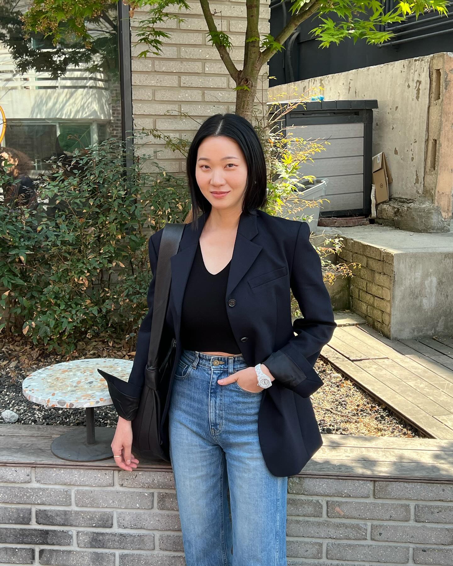 비 오고 다시 쌀쌀해지는 오늘😖☔️
외출 예정이라면 아우터 꼭 챙겨요✔️걸치기 좋은 아우터 4

1. 워크 자켓

2. 레더 자켓

3. 데님 자켓

4. 블레이저 이미지