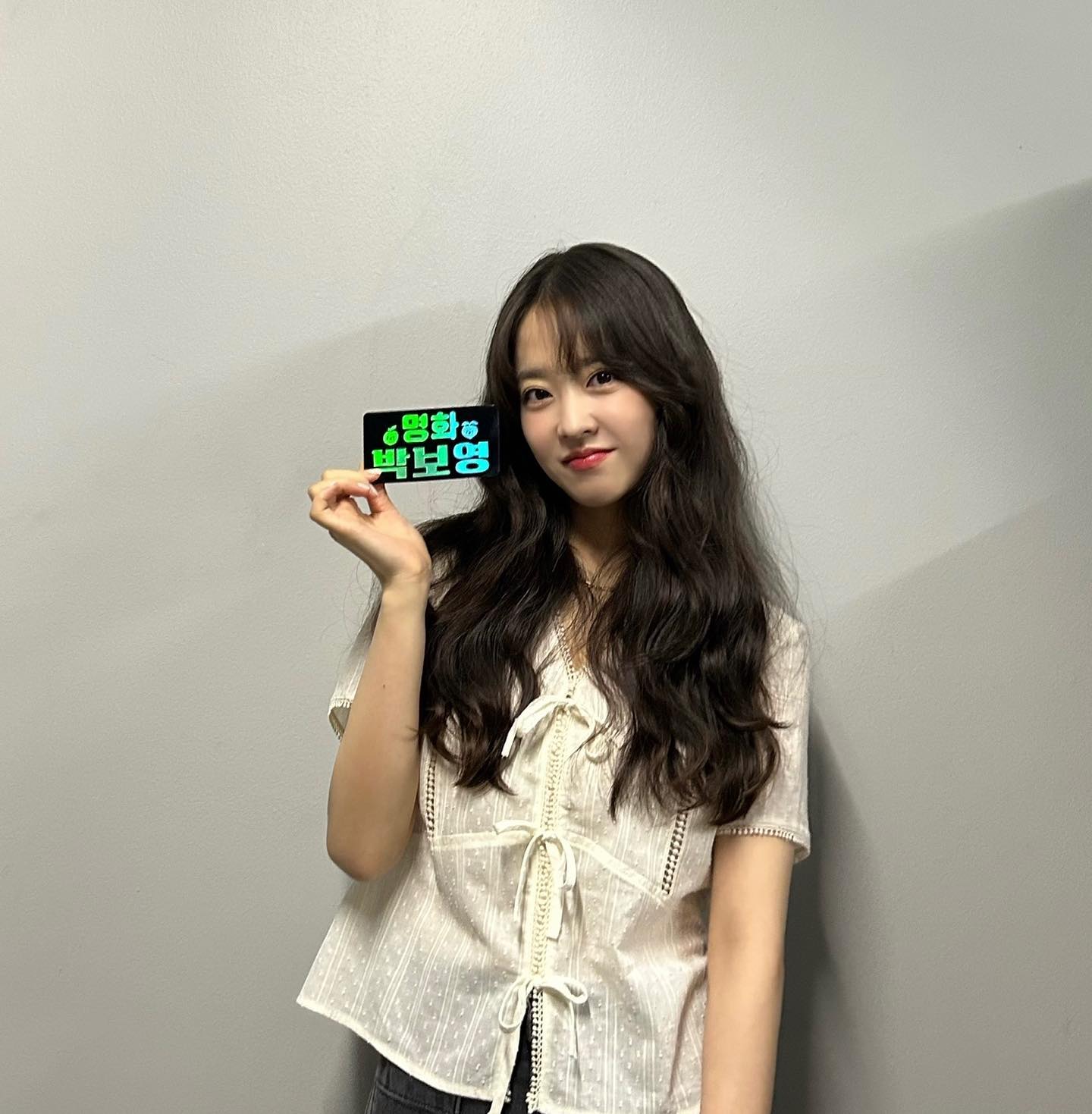 러블리한🤍❤️반팔 블라우스 코디 이미지