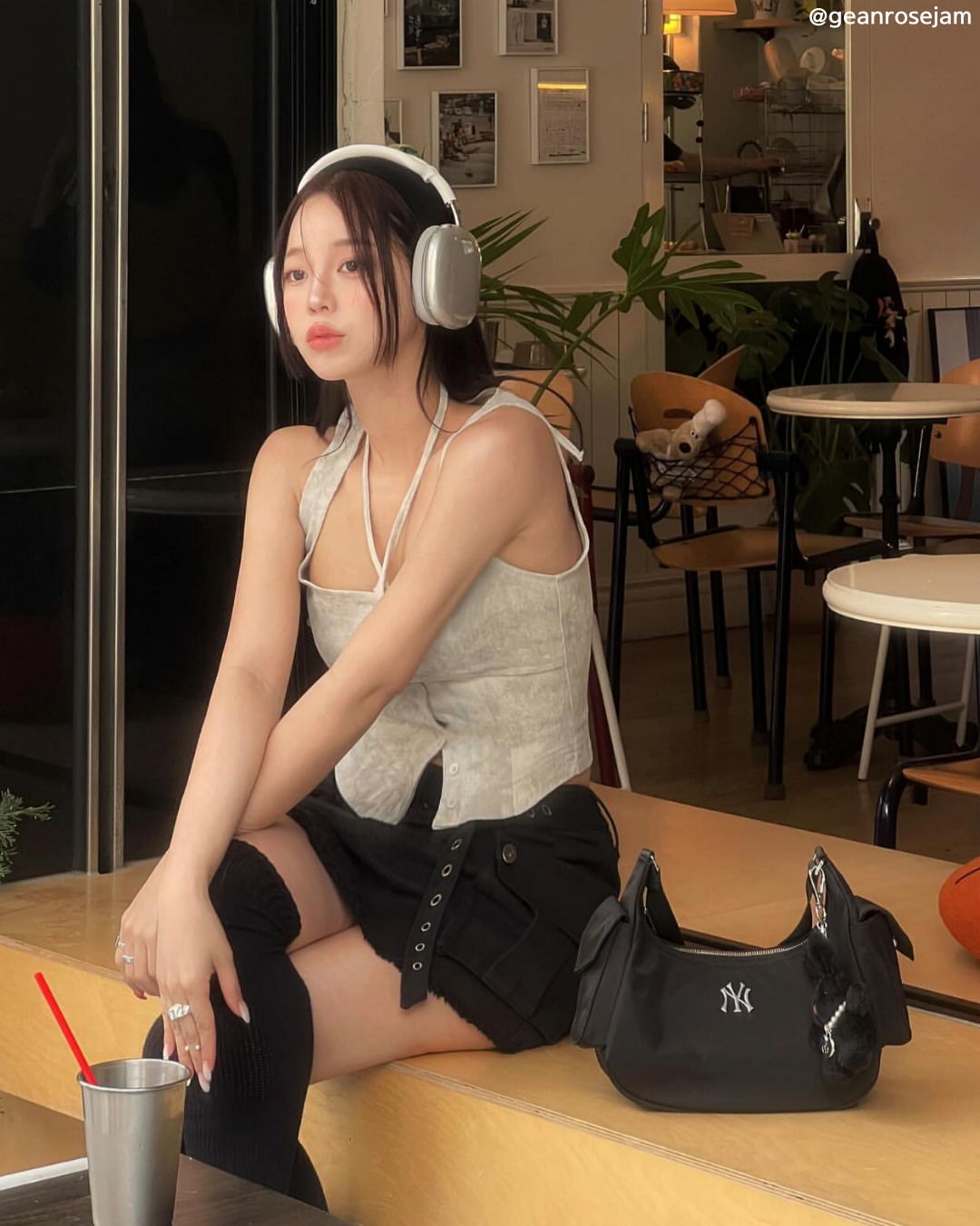 요즘 언니들 픽👜🖤MLB 카고백
트렌디한 쉐입의 호보백으로 가벼운 데일리룩 완성😉💖 #광고 이미지3