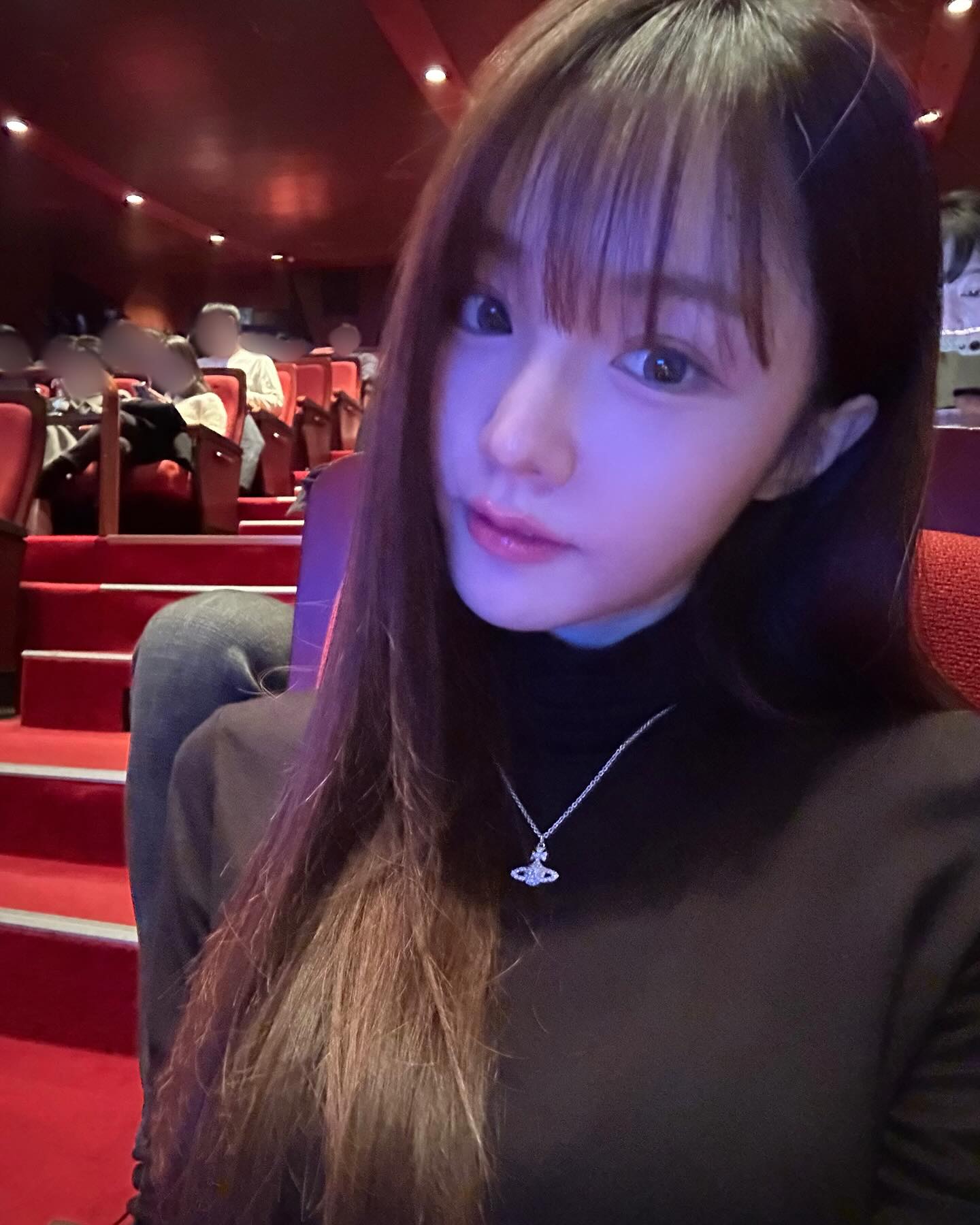 언니들 데일리 포인트🛸🩶우주선
비비안 웨스트우드 실버 펜던트 목걸이📿넥라인 @추가✨ 이미지