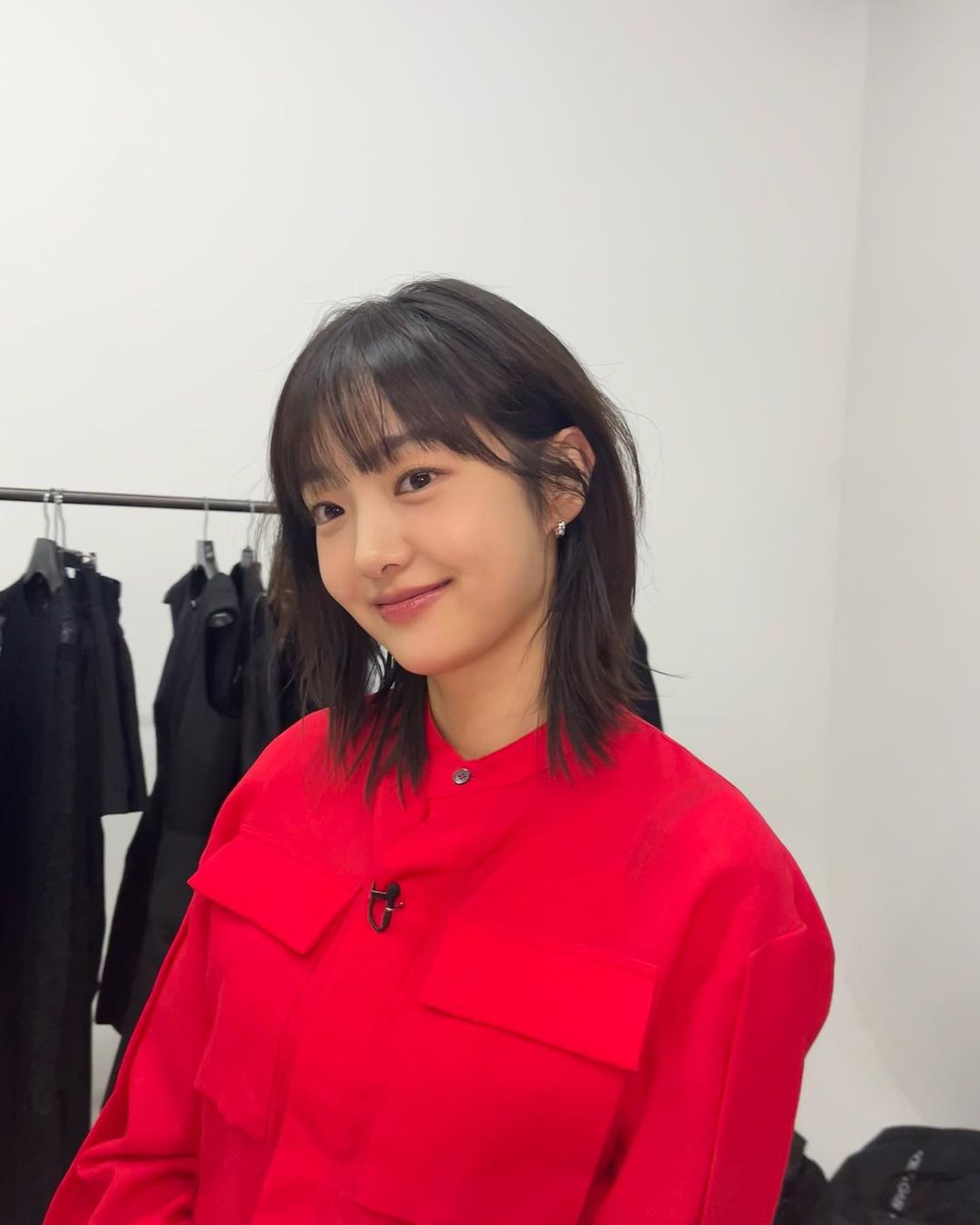 비밀은 없어 강한나 차기작은?🙌

현재 JTBC ‘비밀은 없어’ 출연 중인 강한나가 넷플릭스 오리지널 시리즈 ‘캐셔로’에 합류했습니다. 동명의 카카오웹툰을 원작으로 하는 ‘캐셔로’는 손에 쥔 캐시만큼 힘이 세지는 초능력을 얻게 된 평범한 공무원 강상웅(이준호)이 월급을 털어 세상을 구하는 생활밀착형 흙수저 슈퍼히어로물인데요. 강한나는 원작에는 없는 캐릭터인 재벌집 딸 조안나 역으로 등장해 빌런 연기를 펼칠 예정입니다. 한편 강상웅의 오랜 연인인 김민숙 역은 김혜준이 맡았습니다. 이미지7