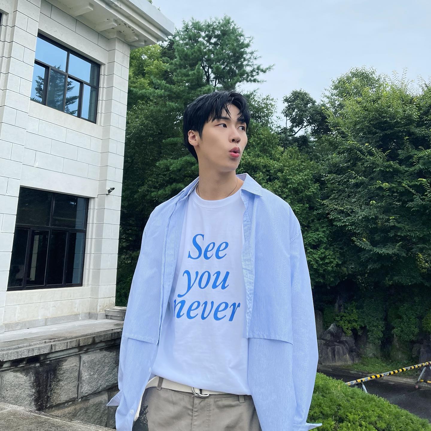 미니멀 셔츠 코디는 이승협처럼👍 이미지4