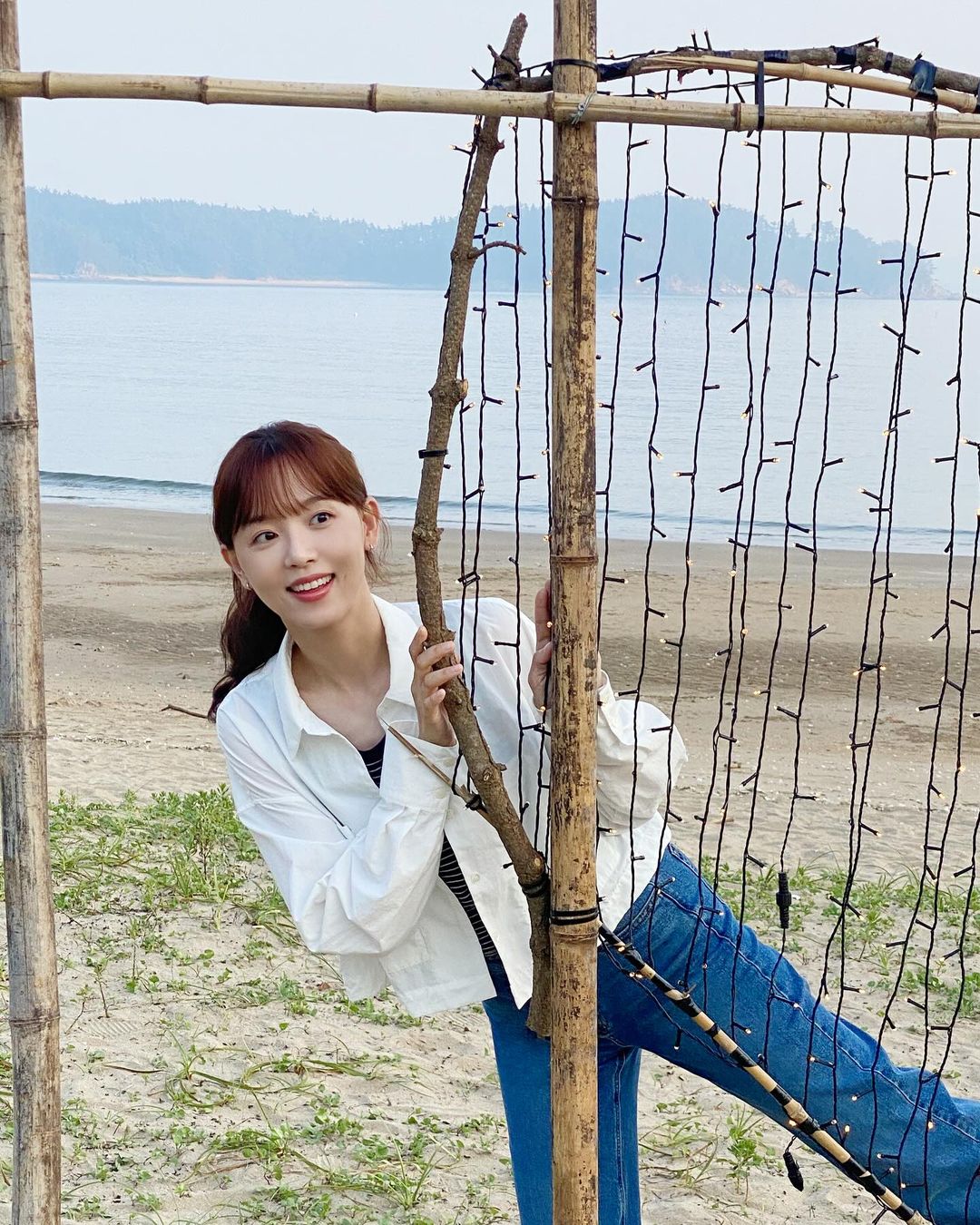 비밀은 없어 강한나 차기작은?🙌

현재 JTBC ‘비밀은 없어’ 출연 중인 강한나가 넷플릭스 오리지널 시리즈 ‘캐셔로’에 합류했습니다. 동명의 카카오웹툰을 원작으로 하는 ‘캐셔로’는 손에 쥔 캐시만큼 힘이 세지는 초능력을 얻게 된 평범한 공무원 강상웅(이준호)이 월급을 털어 세상을 구하는 생활밀착형 흙수저 슈퍼히어로물인데요. 강한나는 원작에는 없는 캐릭터인 재벌집 딸 조안나 역으로 등장해 빌런 연기를 펼칠 예정입니다. 한편 강상웅의 오랜 연인인 김민숙 역은 김혜준이 맡았습니다. 이미지4