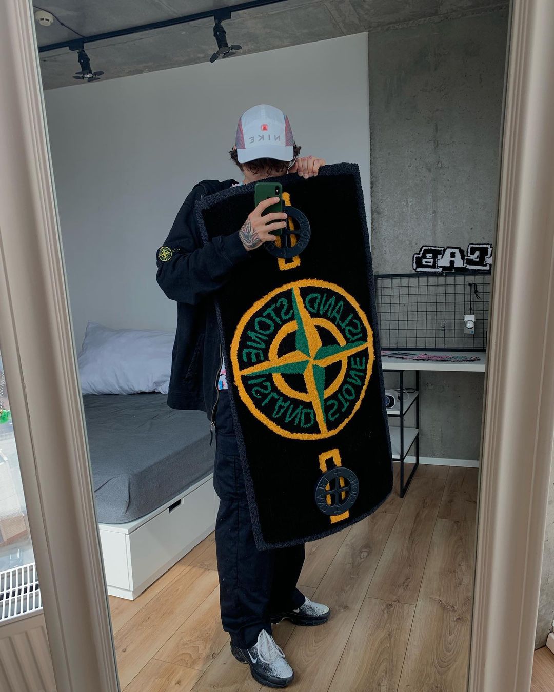 스톤 매니아들 필구🧭와펜 러그 이미지