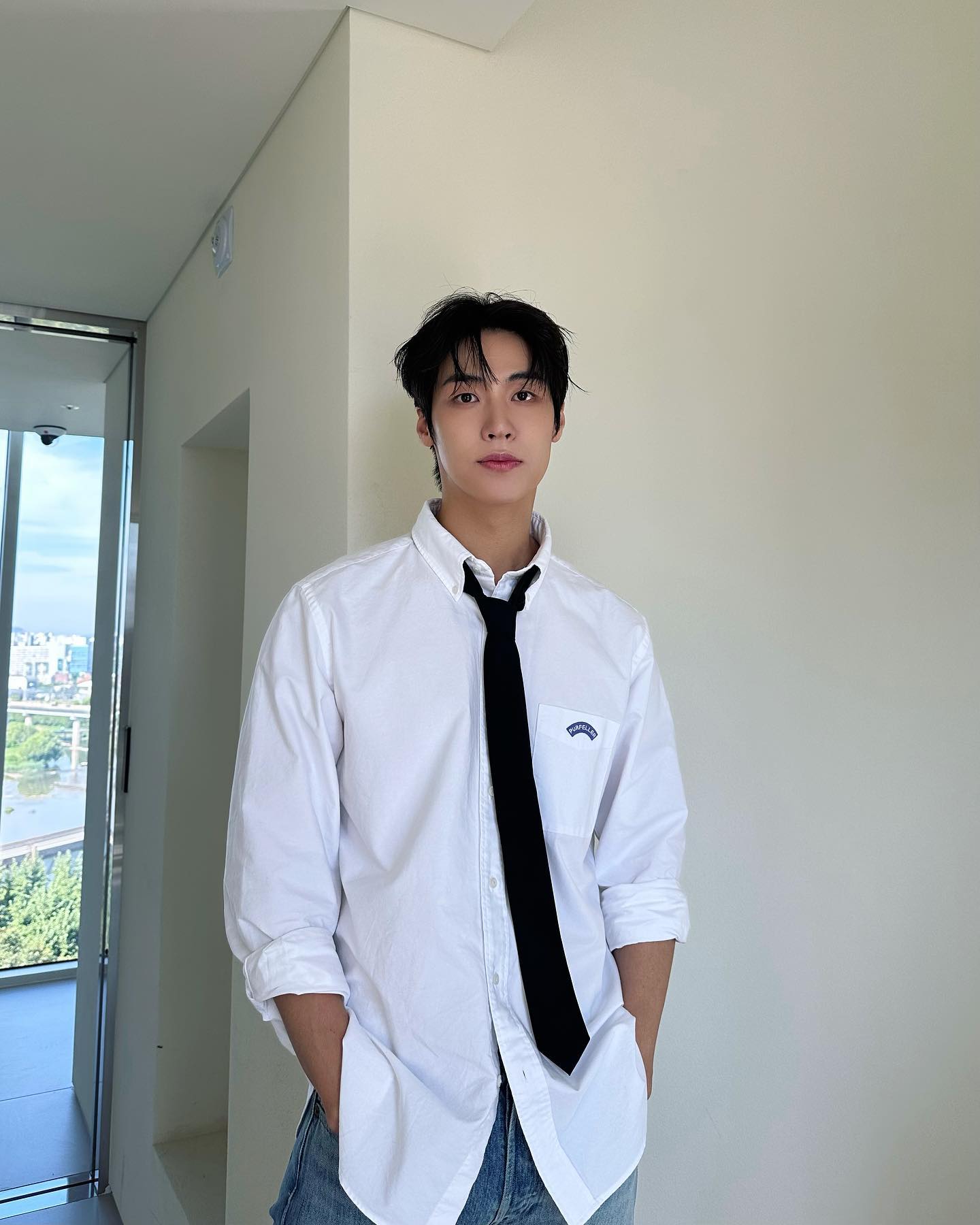 미니멀 셔츠 코디는 이승협처럼👍 이미지5