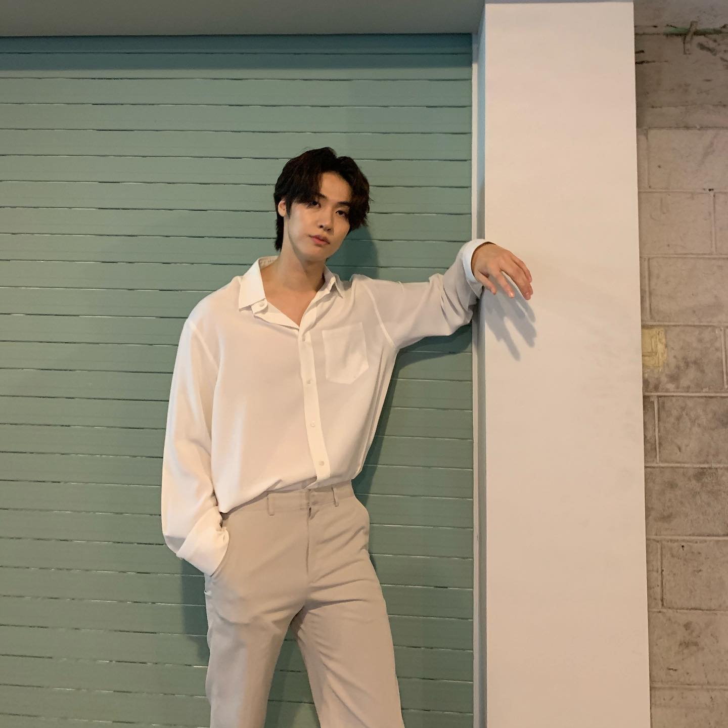 미니멀 셔츠 코디는 이승협처럼👍 이미지10