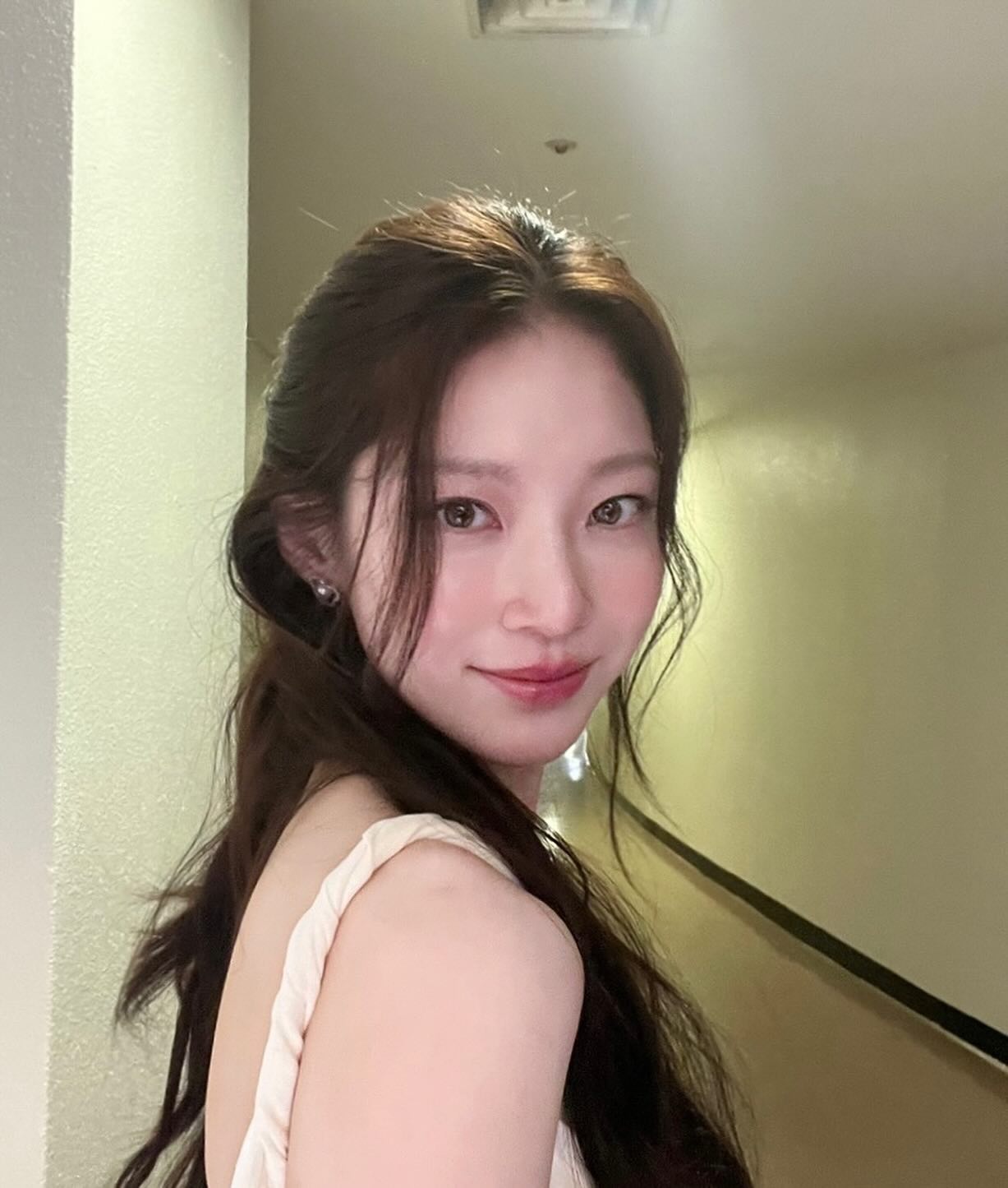 반묶음으로 청순하게 연출해봐🤎 이미지
