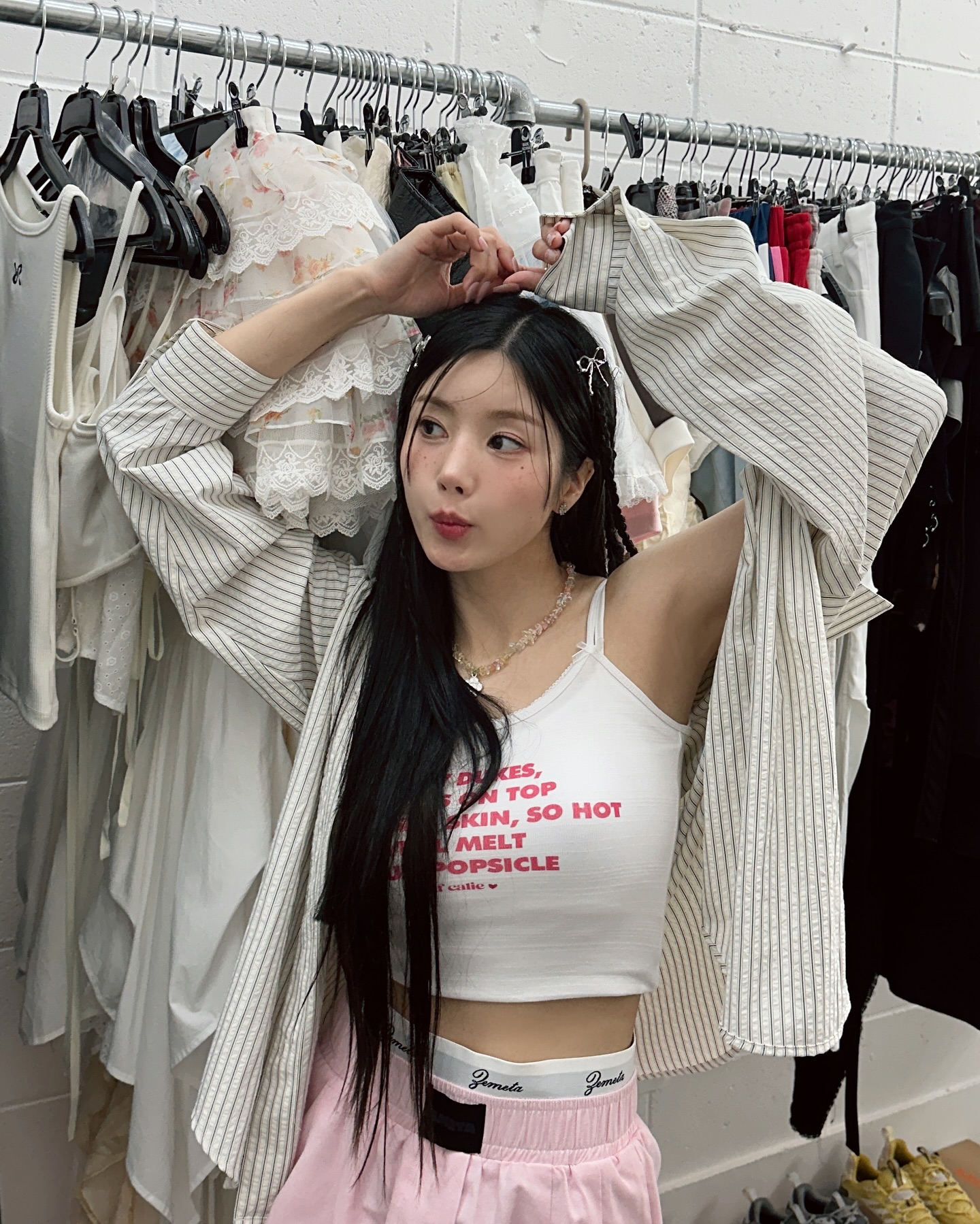 요즘 여돌들 아우터🥼🖤@셔츠
아침저녁으로 쌀쌀할 때나 에어컨 바람 셀 때 가볍게 걸치기✔️ 이미지4