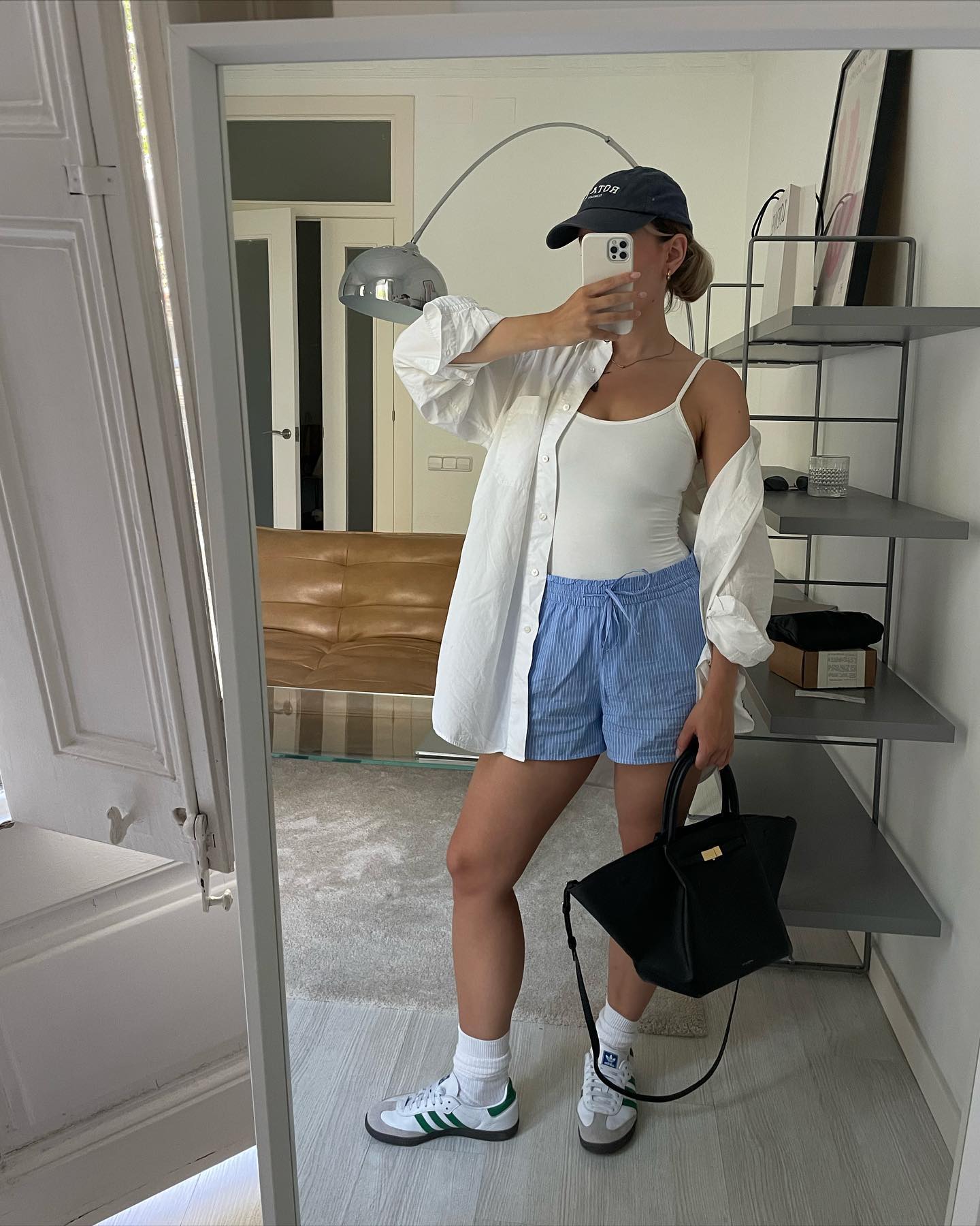 외국언니들 요즘 필수템🥊💙
요즘 트렌드 편한 복서쇼츠☁️ 찰떡인 상의 조합 @참고해🔍
1. 가디건
2. 반팔티
3. 블레이저
4. 셔츠 이미지7