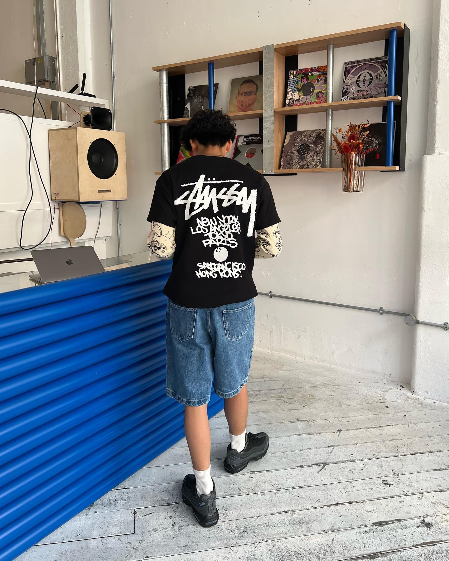 스투시 샀으면 뒤태 자랑 필수😎 이미지