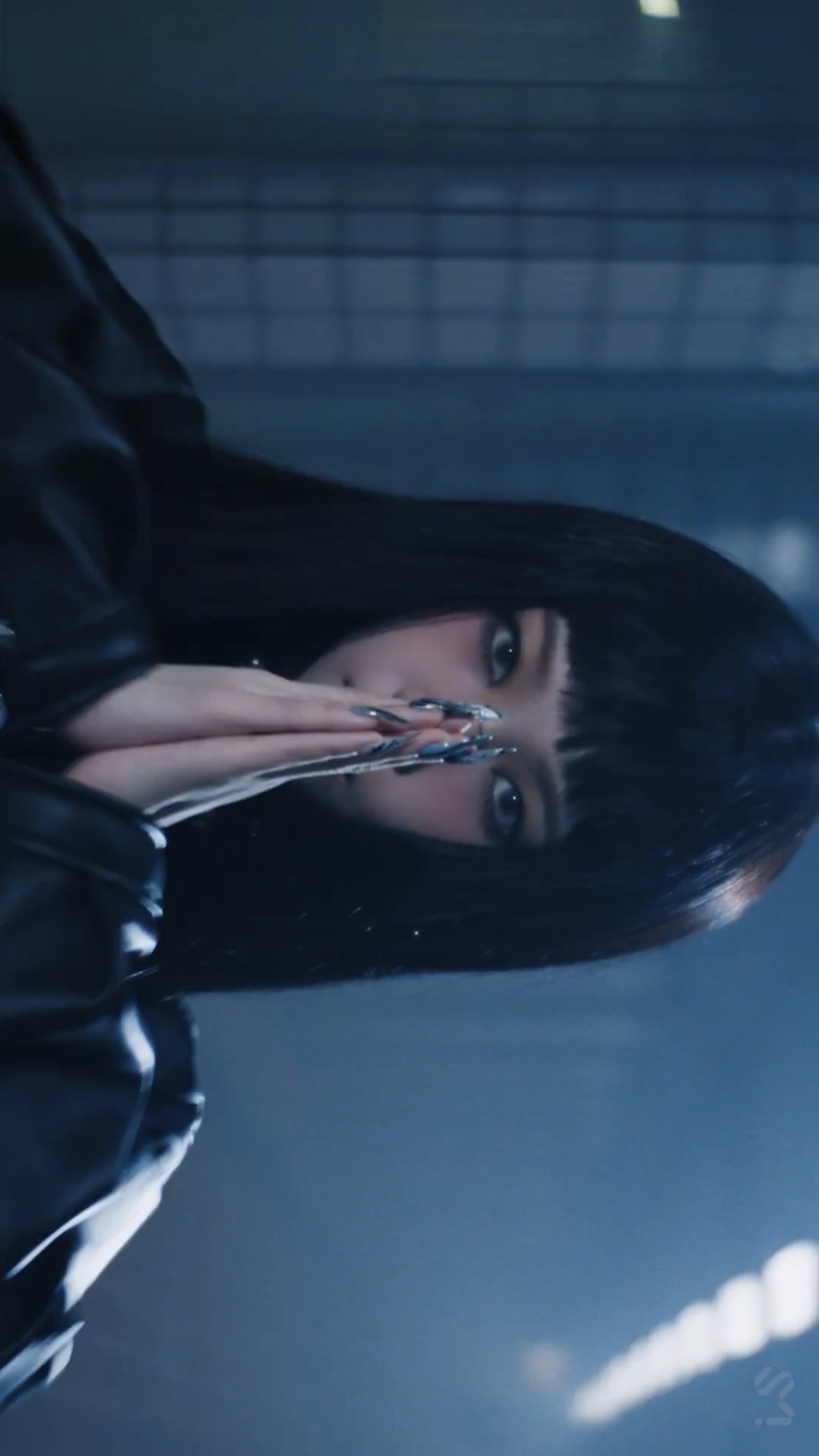 오늘은 에스파로 쇠파민 충전완🖤

방금 전 에스파의 '아마겟돈'(Armageddon)의 음원가 뮤직비디오가 공개됐습니다. ‘아마겟돈’은 에스파가 데뷔 4년 만에 처음으로 선보이는 정규 앨범으로 무게감이 느껴지는 사운드와 거칠고 절제된 음색이 돋보이는 힙합 댄스곡인데요. 뮤직비디오에는 새롭게 확장된 다중우주 세계관 시즌 2의 서사를 담아, 서로 다른 세계의 두 에스파가 만나 각성하게 되는 스토리가 담겨있습니다. 에스파만의 그루브와 음악이 담긴 ‘아마겟돈’ 뮤직비디오를 지금 바로 감상해 보세요. 이미지