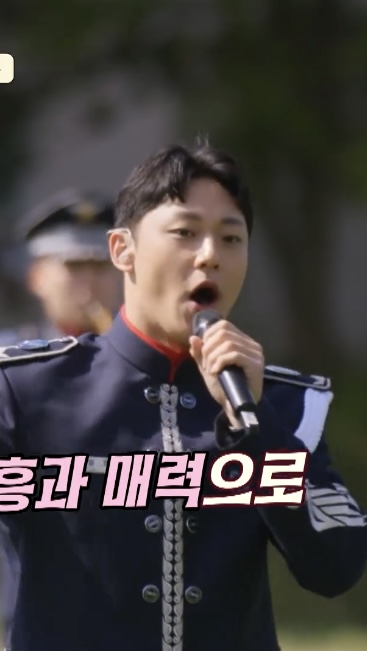 백패커👨🏻‍🍳 이도현 깜짝 등장🪖

배우 이도현이 tvN ’백패커2’에 출연합니다. 오늘(27일) tvN이 게재한 2화 예고 영상에서 군 복무 중인 이도현이 등장해 팬들은 반가움을 표현했는데요. 이도현이 복무 중인 공군 군악의장대대로 출장을 떠나 요리 퍼포먼스를 뽐내는 백패커 팀과 이에 화려한 무대로 맞서는 군악의장대대의 모습에 기대를 더했습니다. 이미지