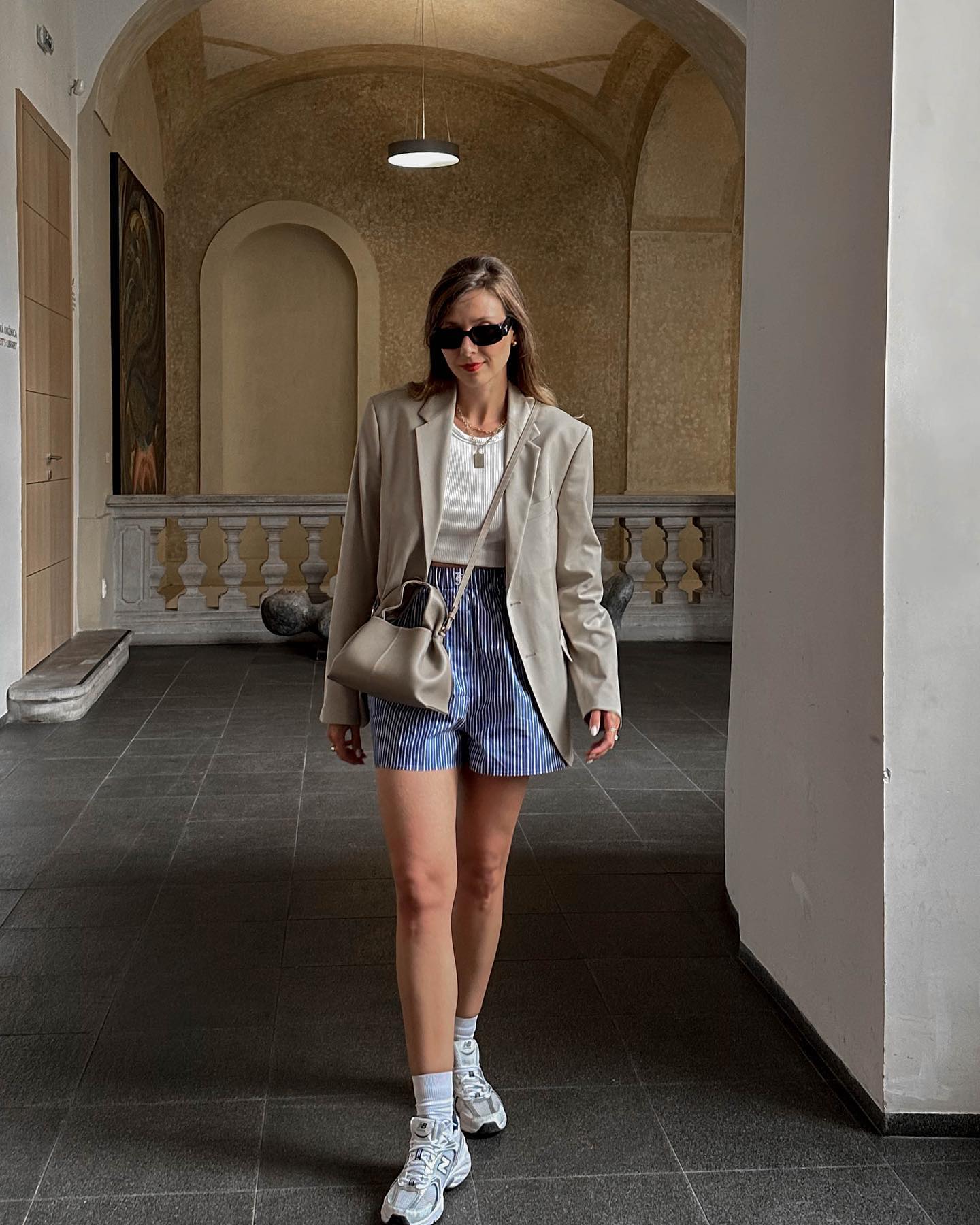 외국언니들 요즘 필수템🥊💙
요즘 트렌드 편한 복서쇼츠☁️ 찰떡인 상의 조합 @참고해🔍
1. 가디건
2. 반팔티
3. 블레이저
4. 셔츠 이미지6