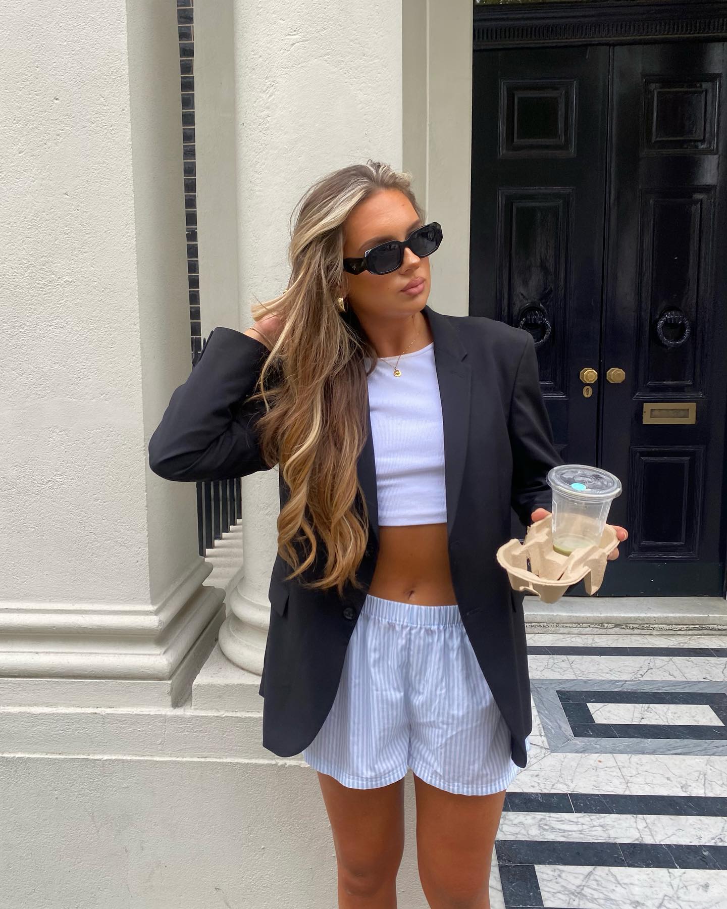 외국언니들 요즘 필수템🥊💙
요즘 트렌드 편한 복서쇼츠☁️ 찰떡인 상의 조합 @참고해🔍
1. 가디건
2. 반팔티
3. 블레이저
4. 셔츠 이미지5