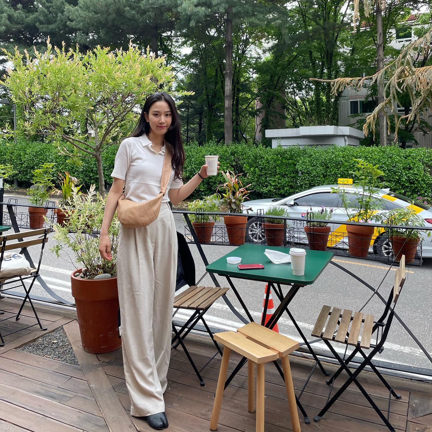 보부상 코디 착붙템🥐🖤르메르
셀럽들이 데일리백으로 애용하는 크루아상백🤎이젠 사야돼🙌🏻 이미지