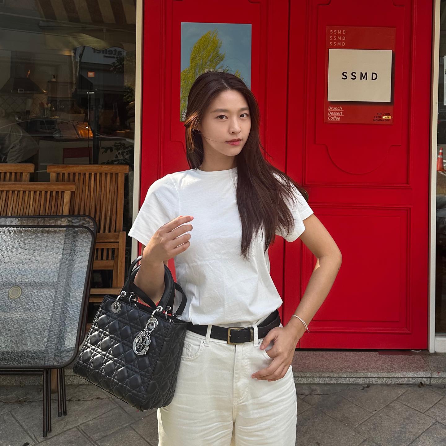 여름에 더 매력적인 화이트룩☁️ 이미지