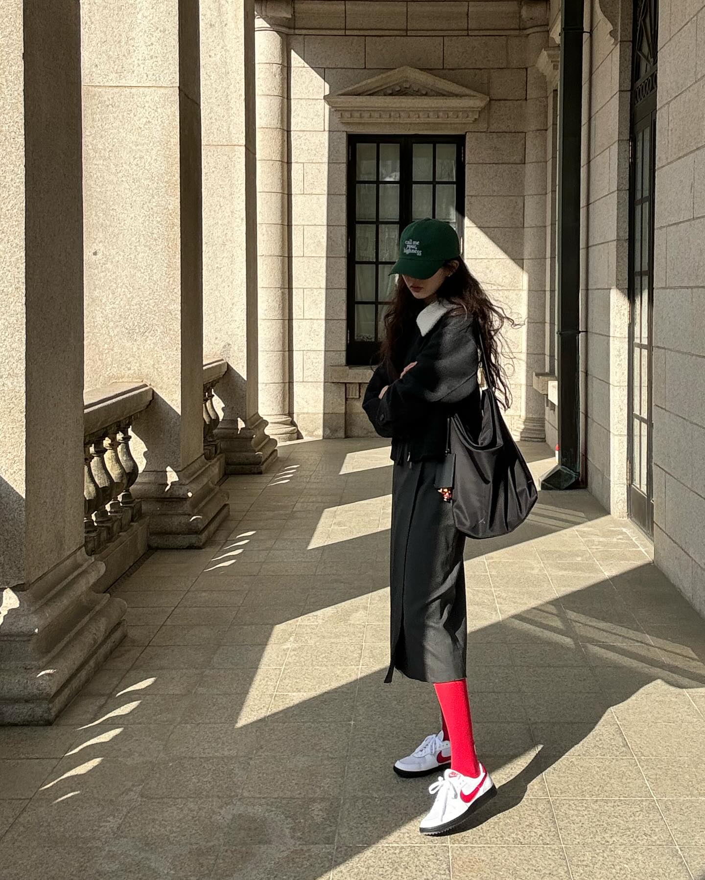 금새록의 나이키 운동화 코디👟🖤
핫한 나이키 운동화를 더욱 힙하게🪄특별한 금새록의 데일리템

1. 나이키 코르테즈 프리미엄 블랙, 12만 9천 원.

2. 나이키 에어맥스 Dn 블랙 다크 스모크 그레이 앤트러사이트 라이트 크림슨, 18만 9천 원.

3. 나이키 아스트로그래버 x Bode 블랙 앤 코코넛 밀크, 18만 9천 원.

4. 나이키 줌 보메로 5 코블스톤 라이트 본 미디엄 애쉬 라이트 본, 18만 9천 원.

5. 나이키 코르테즈 화이트 블랙 11만 9천 원.

6. 나이키 프리 몬트리올 레이서 빈티지 오우드 브라운

7. 나이키 필드 제너럴 82 SP 화이트 바시티 레드, 11만 9천 원. 이미지7