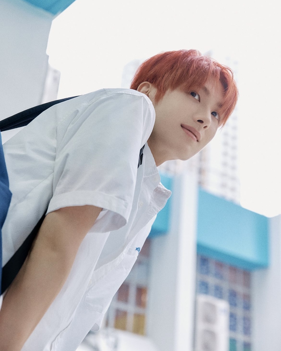 청량 끝판왕 투어스🩵두번째 만남

TWS(투어스)가 미니 2집 ‘SUMMER BEAT!’ 선공개 곡 ‘hey! hey!’ 오피셜 포토를 공개했습니다. 교복을 입고 있는 멤버들의 모습은 청춘 영화 한 장면을 떠오르게 하는데요. 청량한 음악과 비주얼로 인기를 끈 만큼 이들이 들려줄 음악에 큰 관심이 쏠리고 있습니다. 한편 ‘hey! hey!’ 음원과 뮤직비디오는 6월 5일 오후 6시 공개됩니다. 이미지3