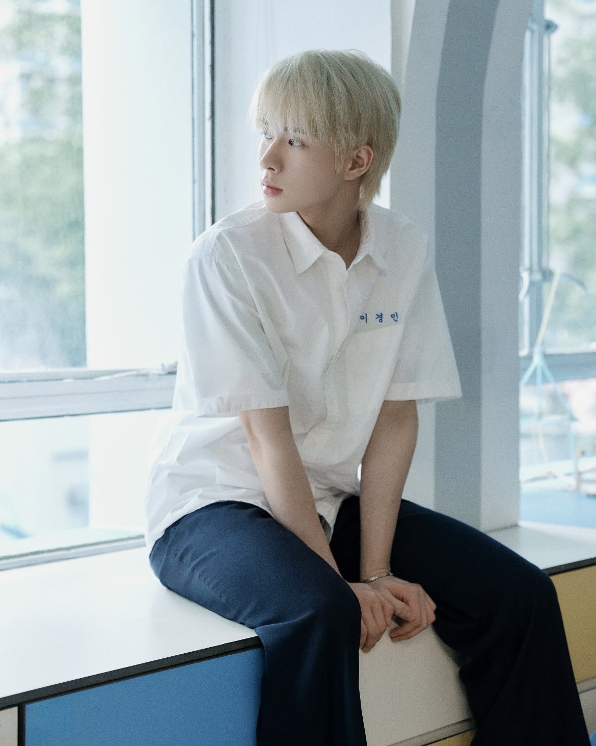 청량 끝판왕 투어스🩵두번째 만남

TWS(투어스)가 미니 2집 ‘SUMMER BEAT!’ 선공개 곡 ‘hey! hey!’ 오피셜 포토를 공개했습니다. 교복을 입고 있는 멤버들의 모습은 청춘 영화 한 장면을 떠오르게 하는데요. 청량한 음악과 비주얼로 인기를 끈 만큼 이들이 들려줄 음악에 큰 관심이 쏠리고 있습니다. 한편 ‘hey! hey!’ 음원과 뮤직비디오는 6월 5일 오후 6시 공개됩니다. 이미지6